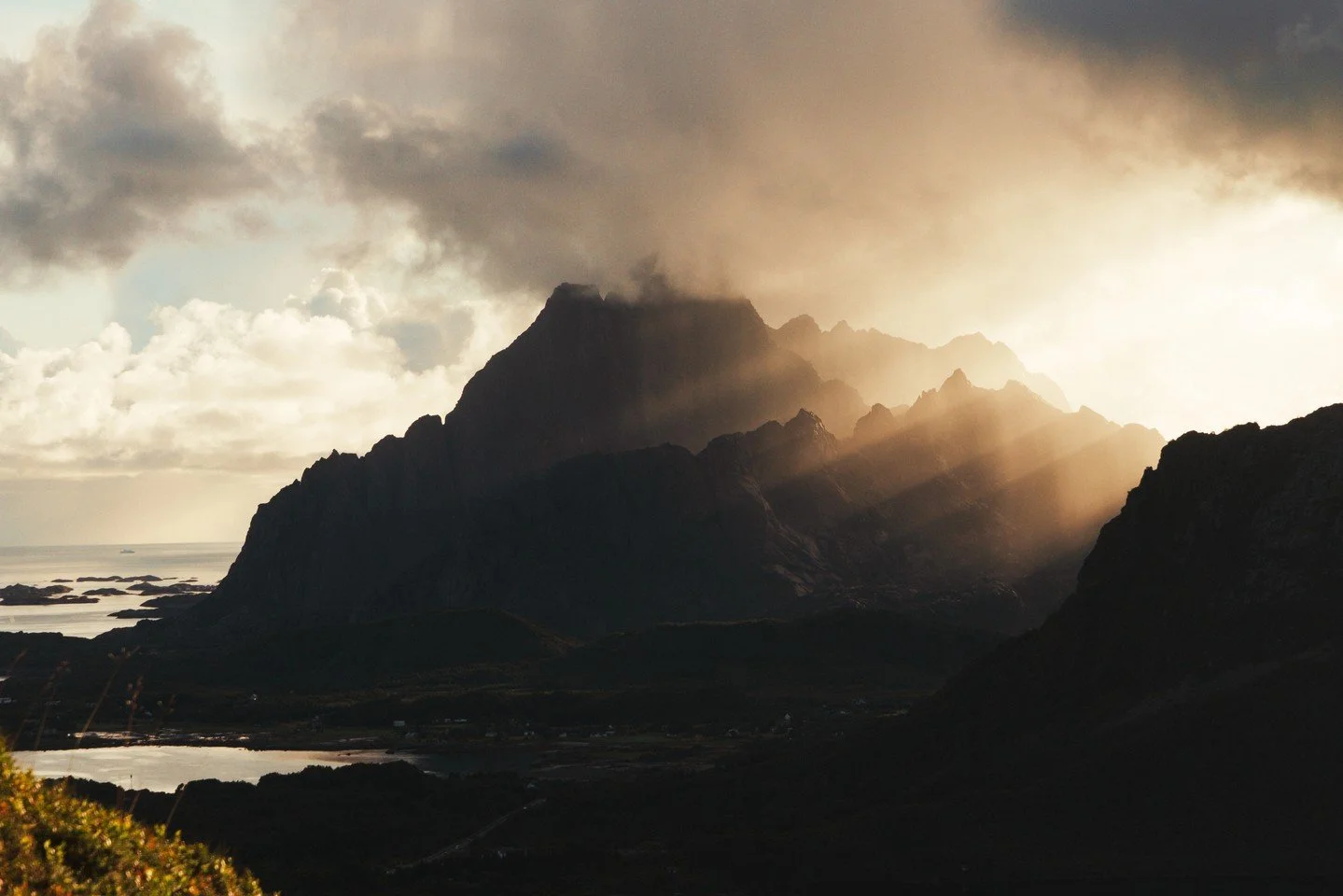 Lofoten changing colours 🍂⁠
That time of year again