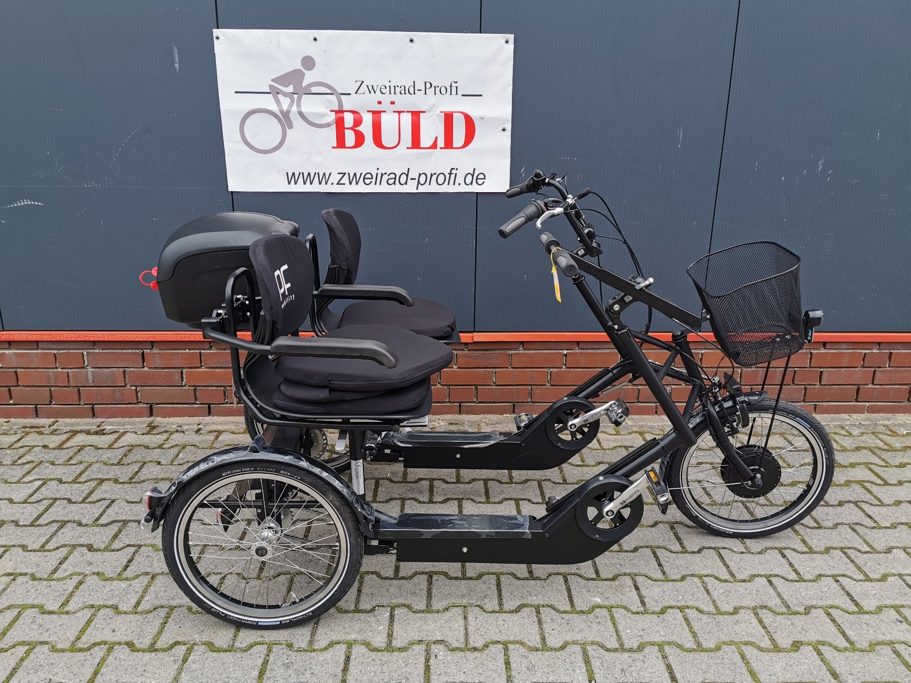 PF_Duo_P20_Parallel_Tandem_Tricycle_for_Two_Adults_black_01.jpg
