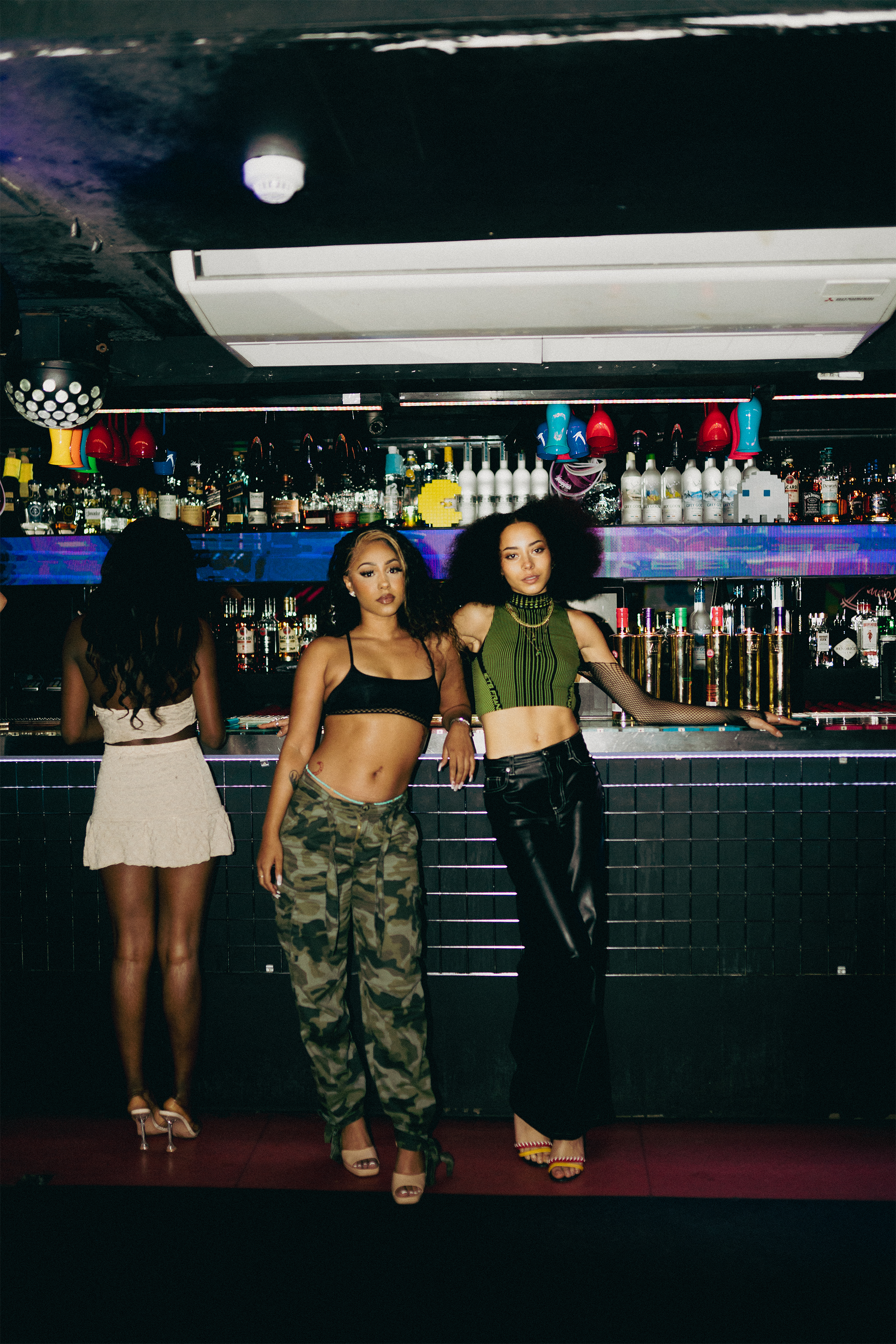 MUSIC VIDEO: Stunna - Close-up at bar, Colour (4).png