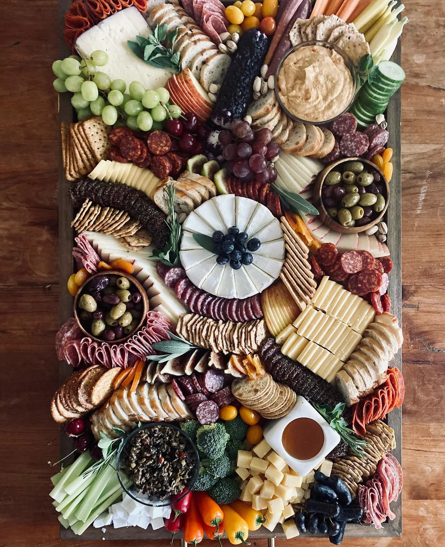 Client request: less produce, more meat, bread, and crackers! Loved this one. It&rsquo;s a large- it costs $475 and feeds up to 30. De-lish!