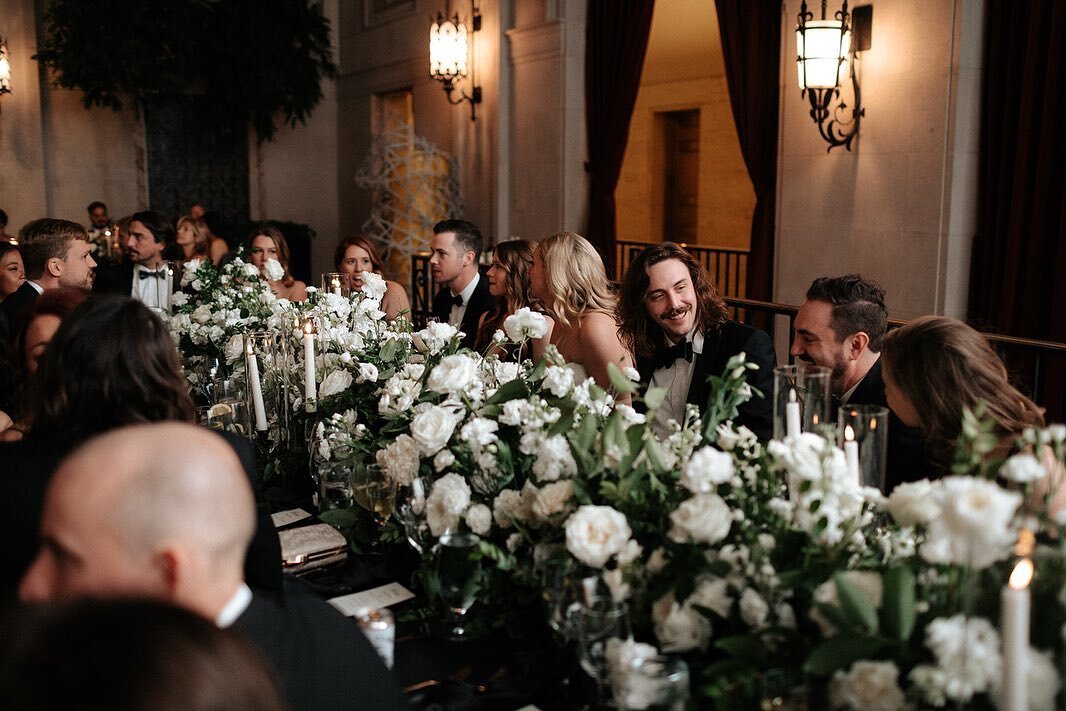 Long Tuscan table serving all the feels! 
.
.
.
#headtable #weddingflowers #weddingreception #weddinginspo #eventdesign #ohioflorist #longtable #flowers #flowersofinstagram