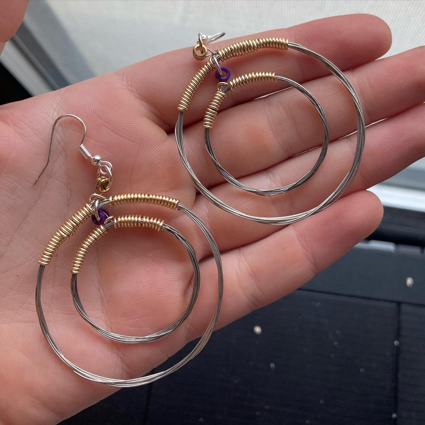 the clock is ticking... get ur holiday gifts now!!! #shoplocal #please 

dangly guitar string earrings! 
$30 

#handmadejewelry #handmade #jewelry #earrings #jewelrydesigner #fashion #handmadewithlove #accessories #jewelrydesign #silver #love #instaj