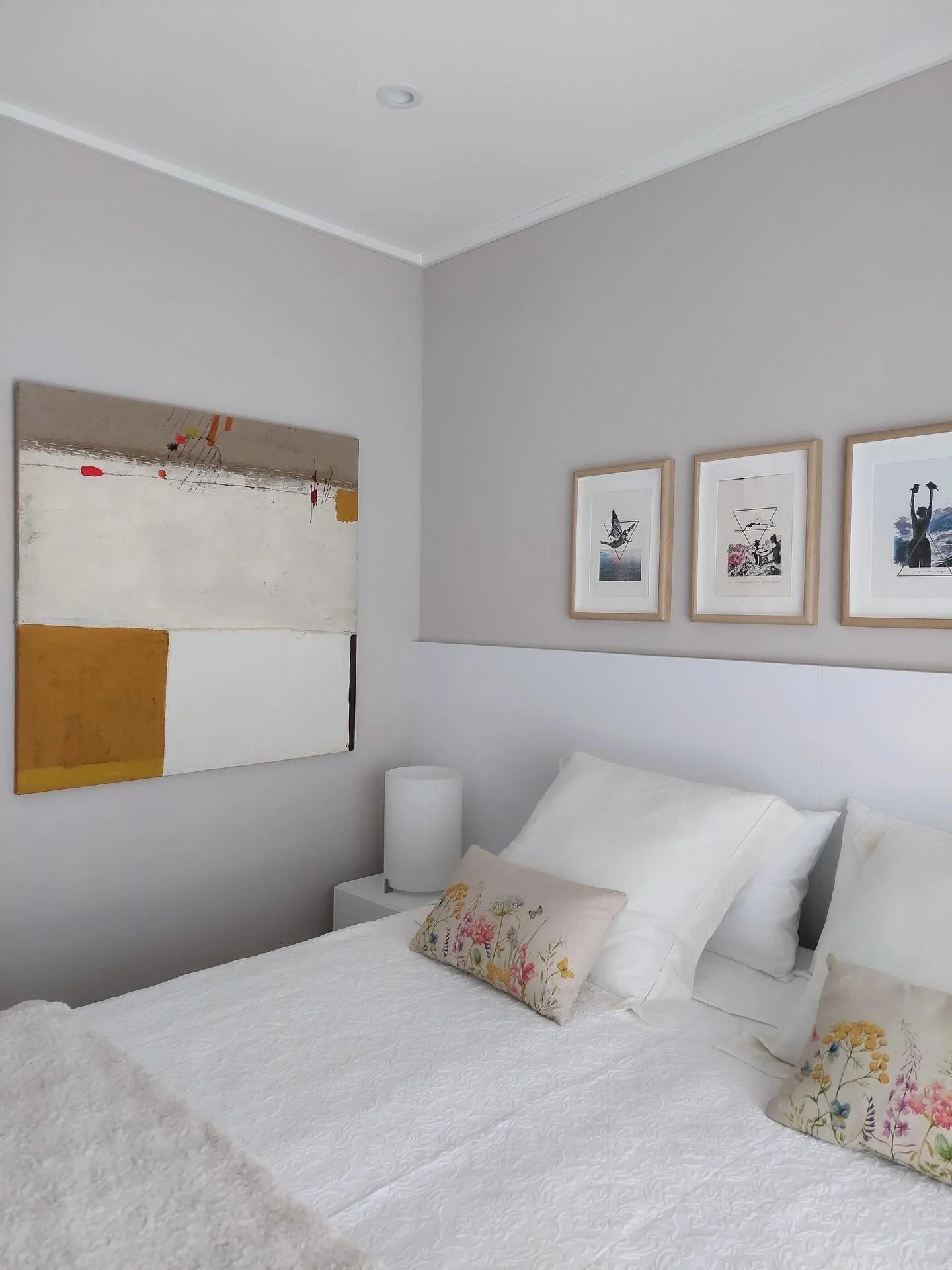 Al escoger un hotel los clientes no buscan una cama donde dormir.
Eligen c&oacute;mo quieren sentirse esos d&iacute;as.

Desconectar. Descansar. Crear recuerdos.

Por eso el interiorismo estrat&eacute;gico no se queda en el confort: construye atm&oac