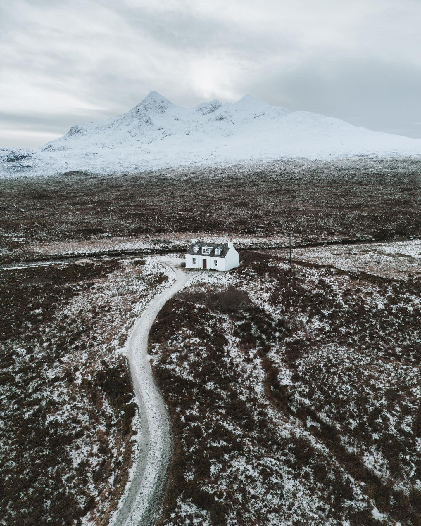Exploring the Scottish Highlands in winter is like stepping into a winter wonderland. The snow-covered mountains, frosty trees, and icy lochs create a breathtakingly beautiful scene that will leave you speechless. 

#scottishhighlands #snowpeak #hidd