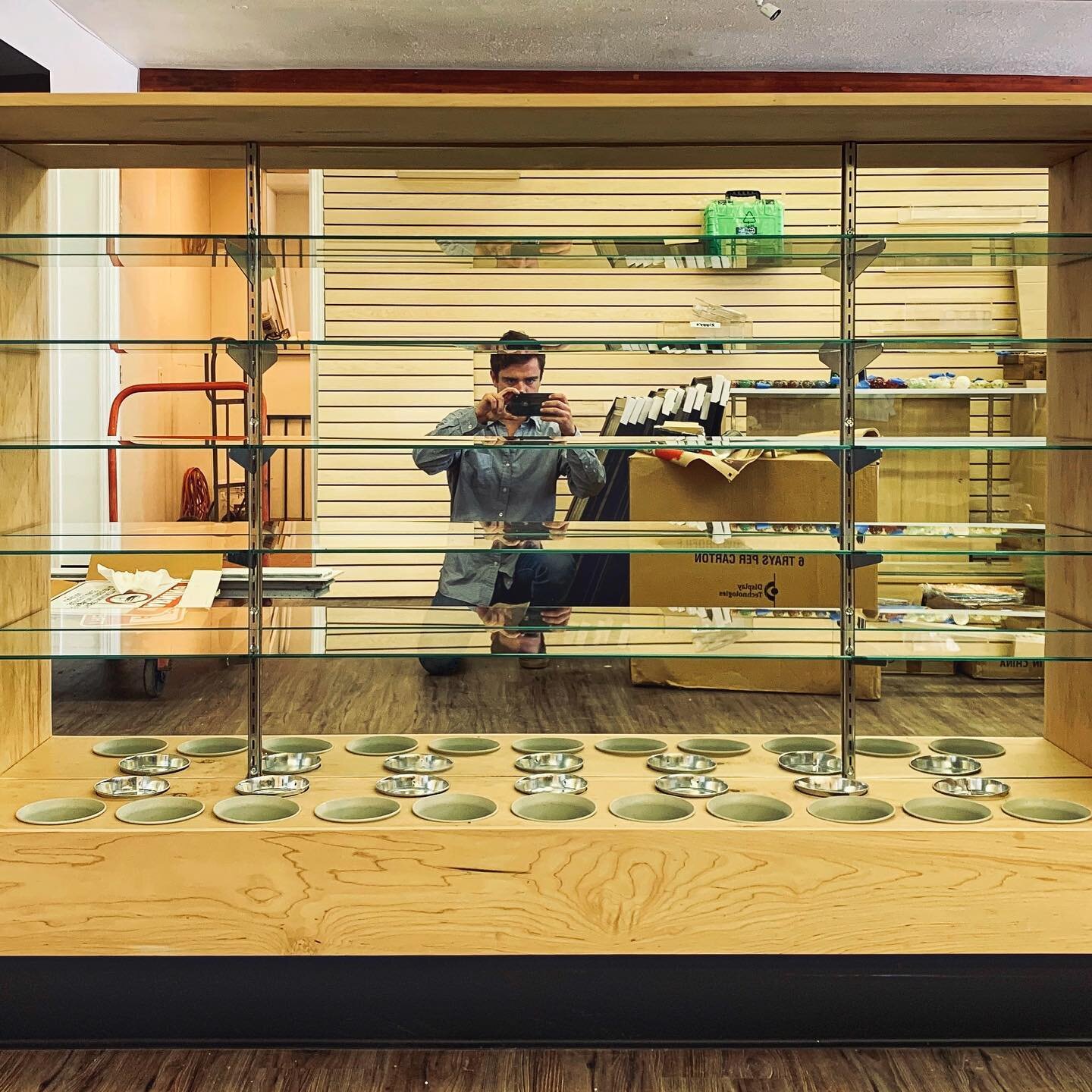 Fully custom display cabinets made by the @hatch.workshop production team for @ziggyssmokeshop_tracy @ziggyssmokeshop209 White birch plywood, maple hardwood frames 🖼 #design #woodworking#customfurniture #metaldesign#glassshops#shoplocal