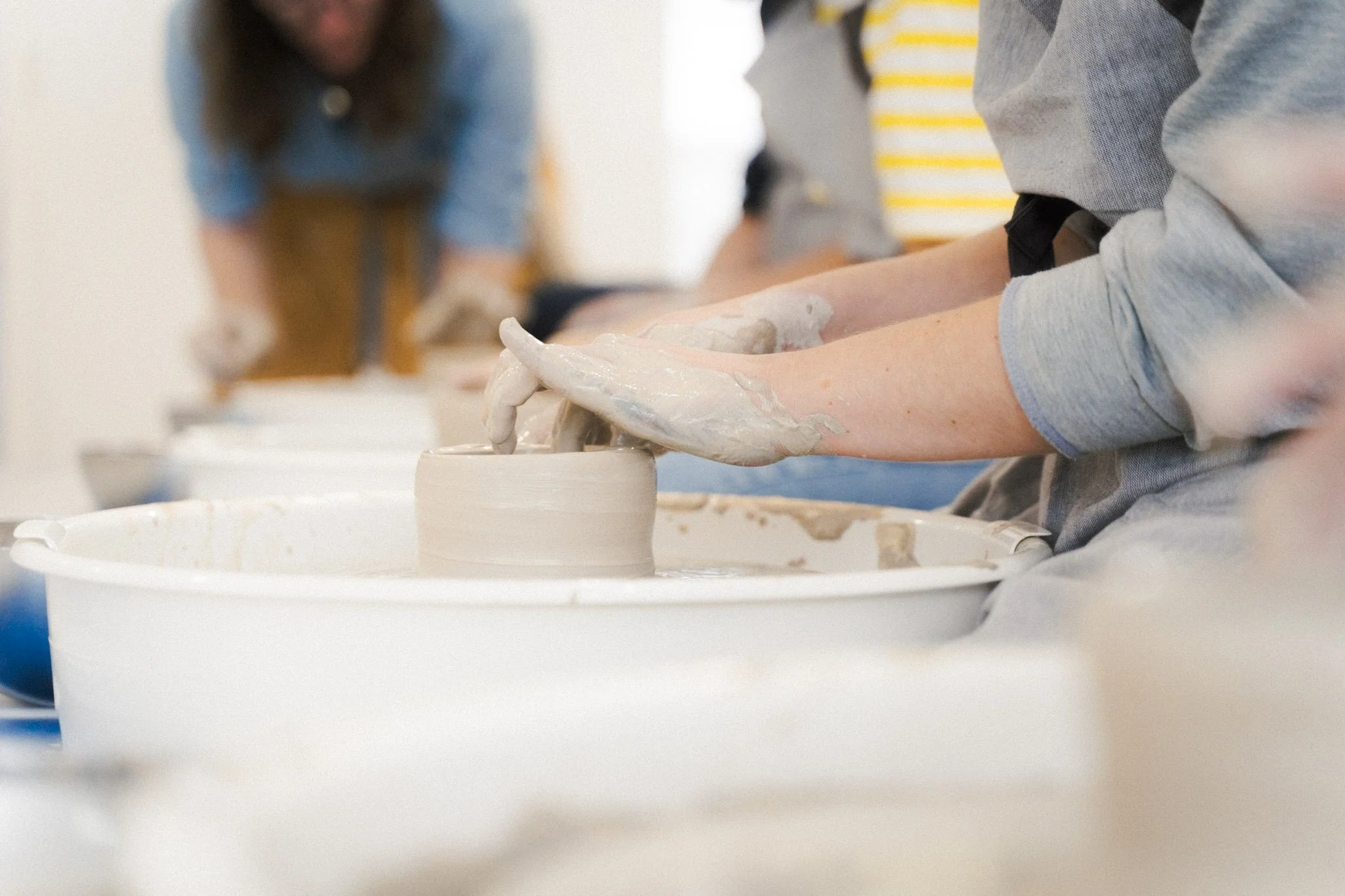 image d'illustration: mains d'un élève entrain de tourner