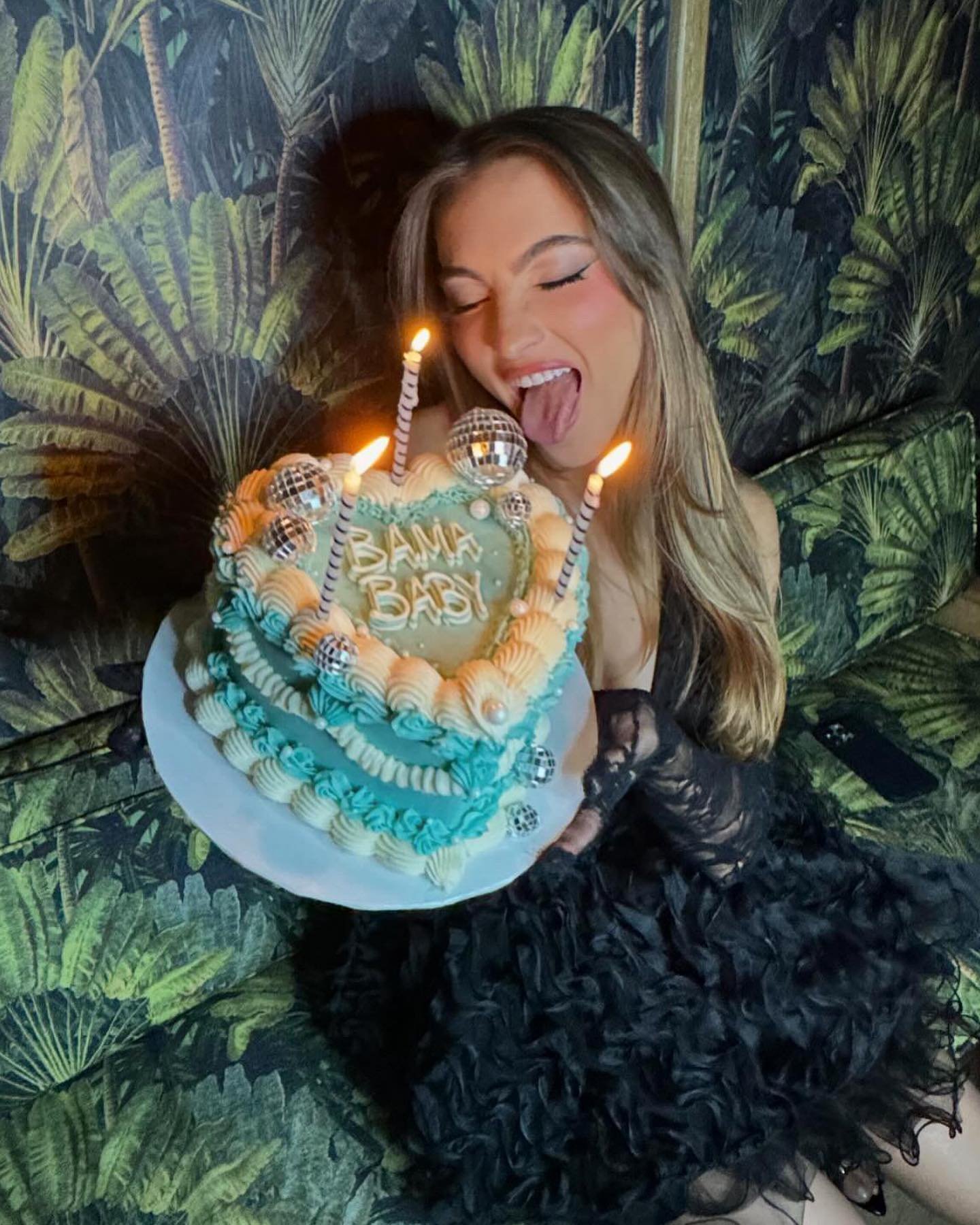 When you&rsquo;re bummed you didn&rsquo;t get pics of the cake you made, but then it turns out the Birthday Girl also happens to be the best Cake Model ever.✨
.
.
.
#discocake #cakemodel #vintagecake #heartcake #vintageheartcake #blueheartcake #caked