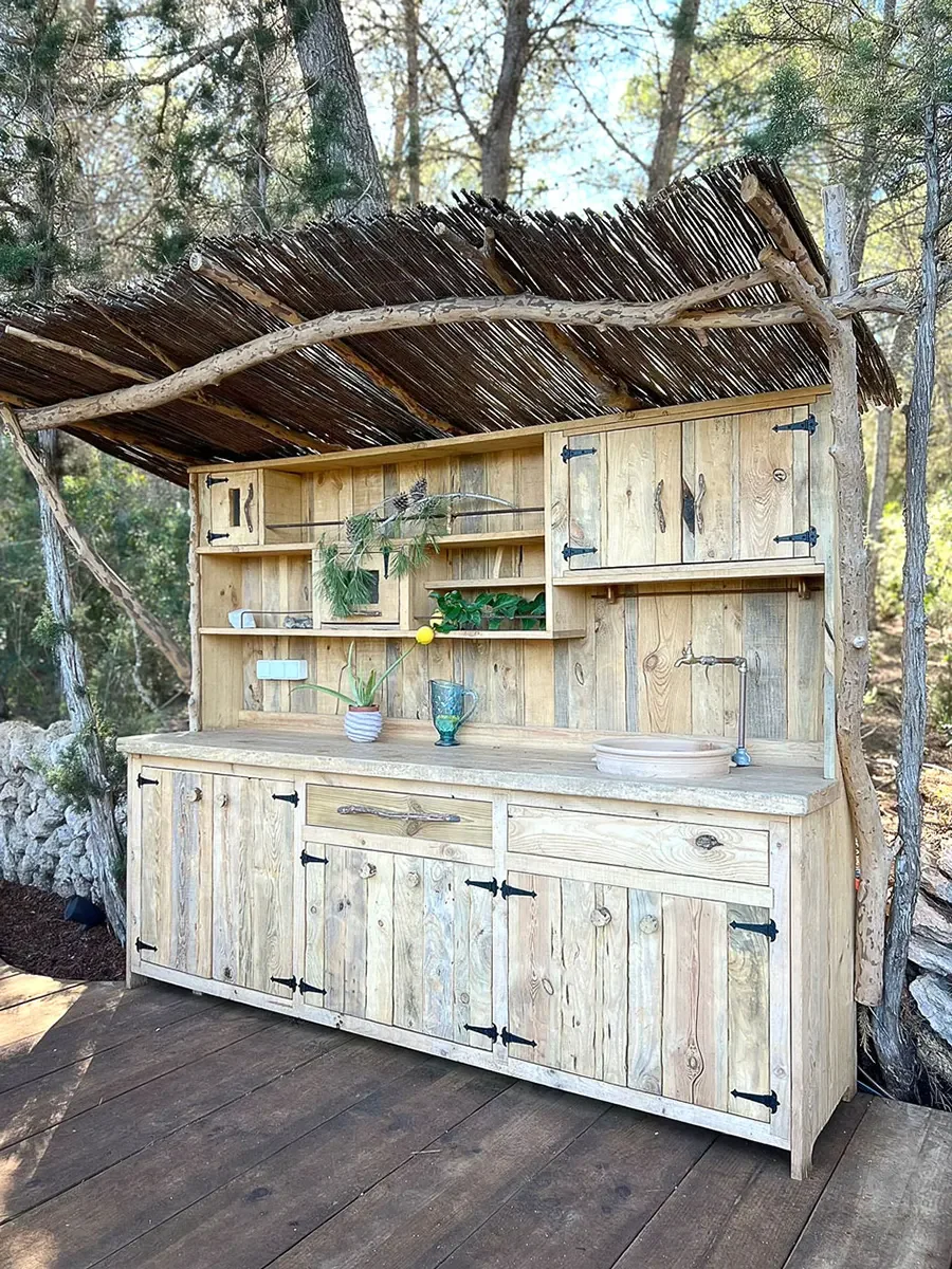 Outdoor-kitchen.webp