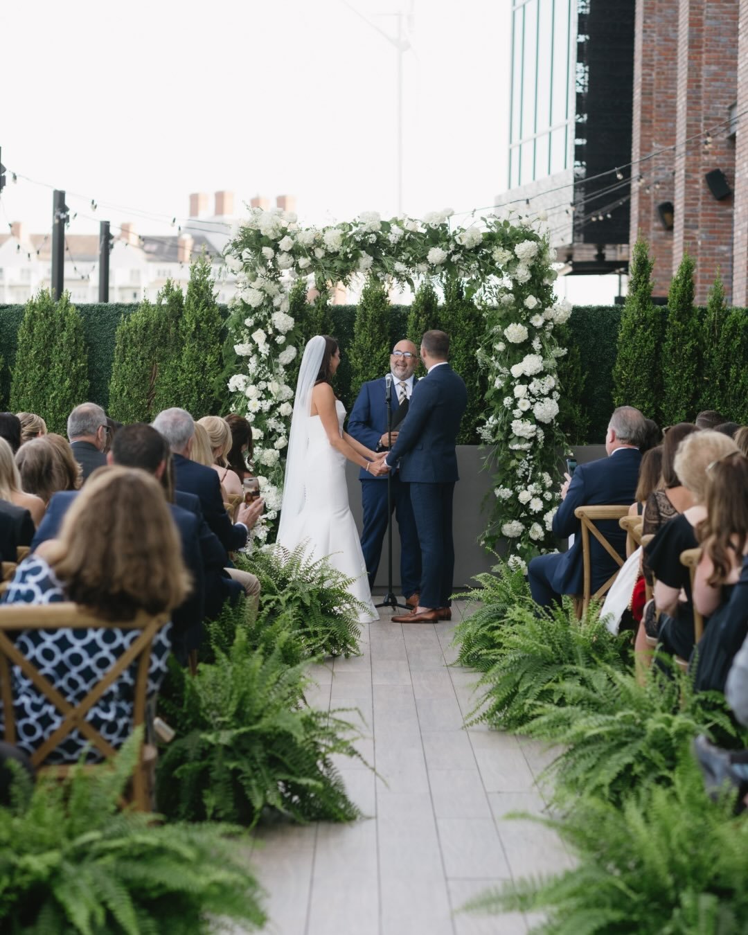 Another moment for this floral arch 🤍

Floral recipe:
Chrysanthemums 
Hydrangea 
Roses
Statice 
Stock
Sweet peas 
with lemon leaf, plumosa fern, and ruscus 

📸 @jessicaspollphotography
Venue: @thevillagestamford 

#ctwedding #floralarbor #weddingde