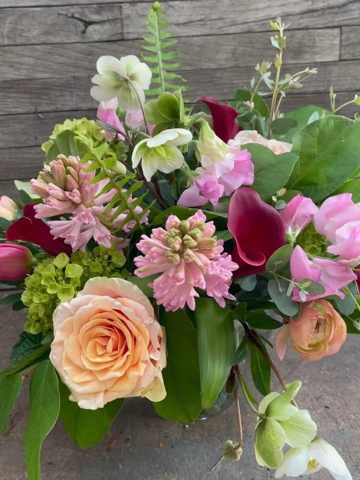 An early Valentine&rsquo;s Day floral going out today 💗

Made with beautifully scented hyacinths and sweet peas mixes with calla lilies, ranunculus, roses, tulips, and greenery. 

#valentinesday #valentinesdayflowers #shoplocal #ctflorist