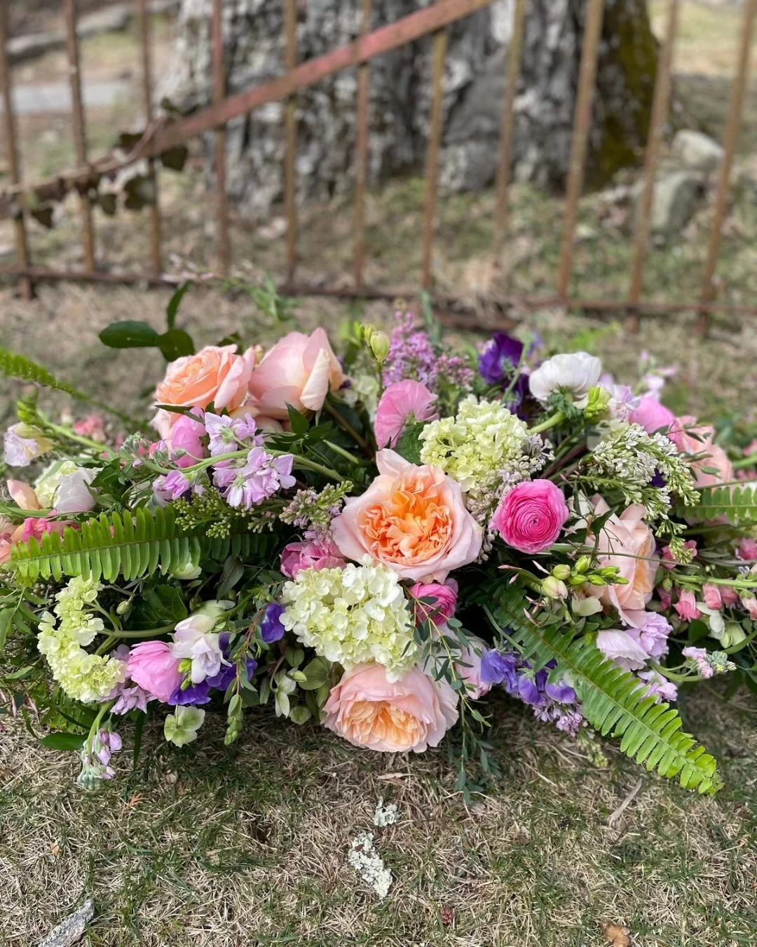 This floral centerpiece is giving &ldquo;Easter brunch at my place&rdquo;! Pair this with some beautiful place settings, a few candles, and you have yourself a gorgeous table for entertaining. 

Floral recipe:
Anemone
Freesia
Green hydrangea
Hellebor