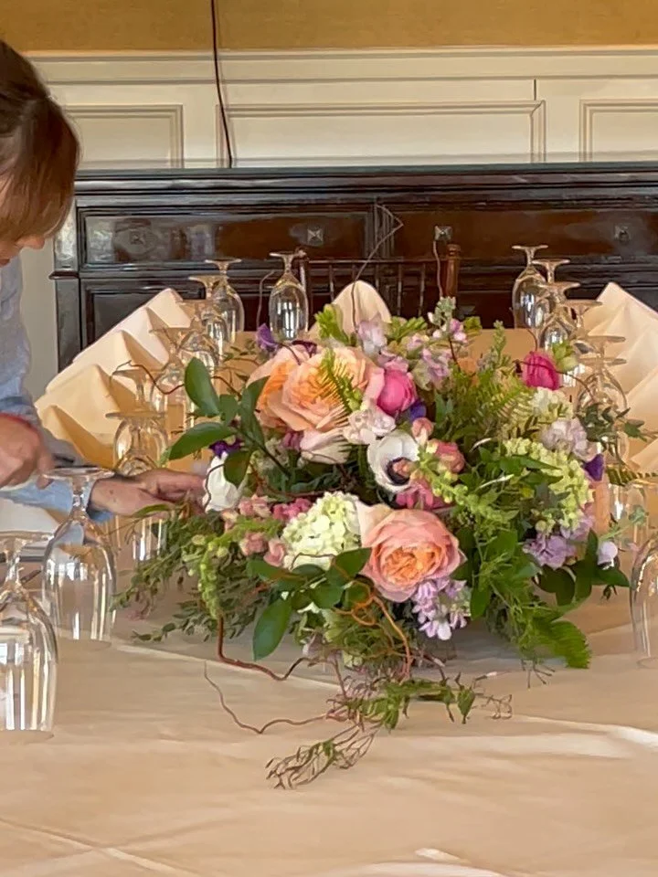 Adding the finishing touches to this spring-inspired centerpiece. 

It was the focal point of the table; surrounded with loved ones celebrating a milestone 90th birthday 🎂

#floraldesign #centerpiece #springflowers #birthdayflowers