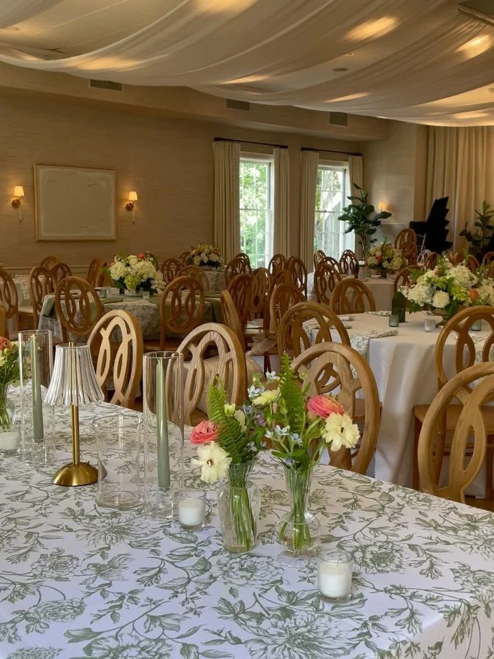Reliving this breathtaking garden wedding reception🌸

Kit &amp; Devin
August 30th, 2025

📍DCA Meadowlands, Darien, Connecticut 

#gardenwedding #ctwedding #weddingflorist #floraldesign #centerpiece