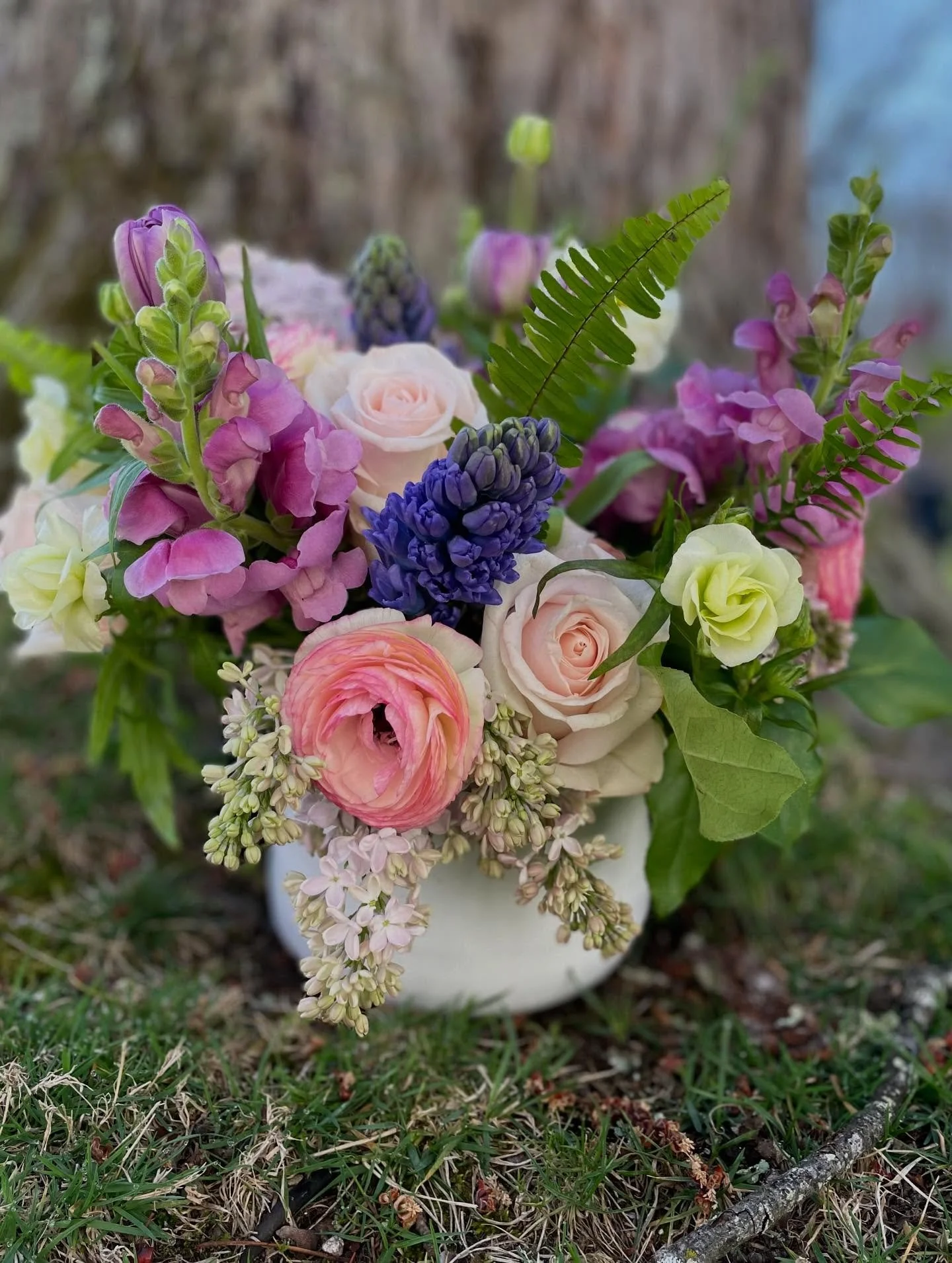 The floral selection is on point for all our holiday centerpieces this weekend 🐰

#easter #easterflowers #florist #floraldesigns #flowers