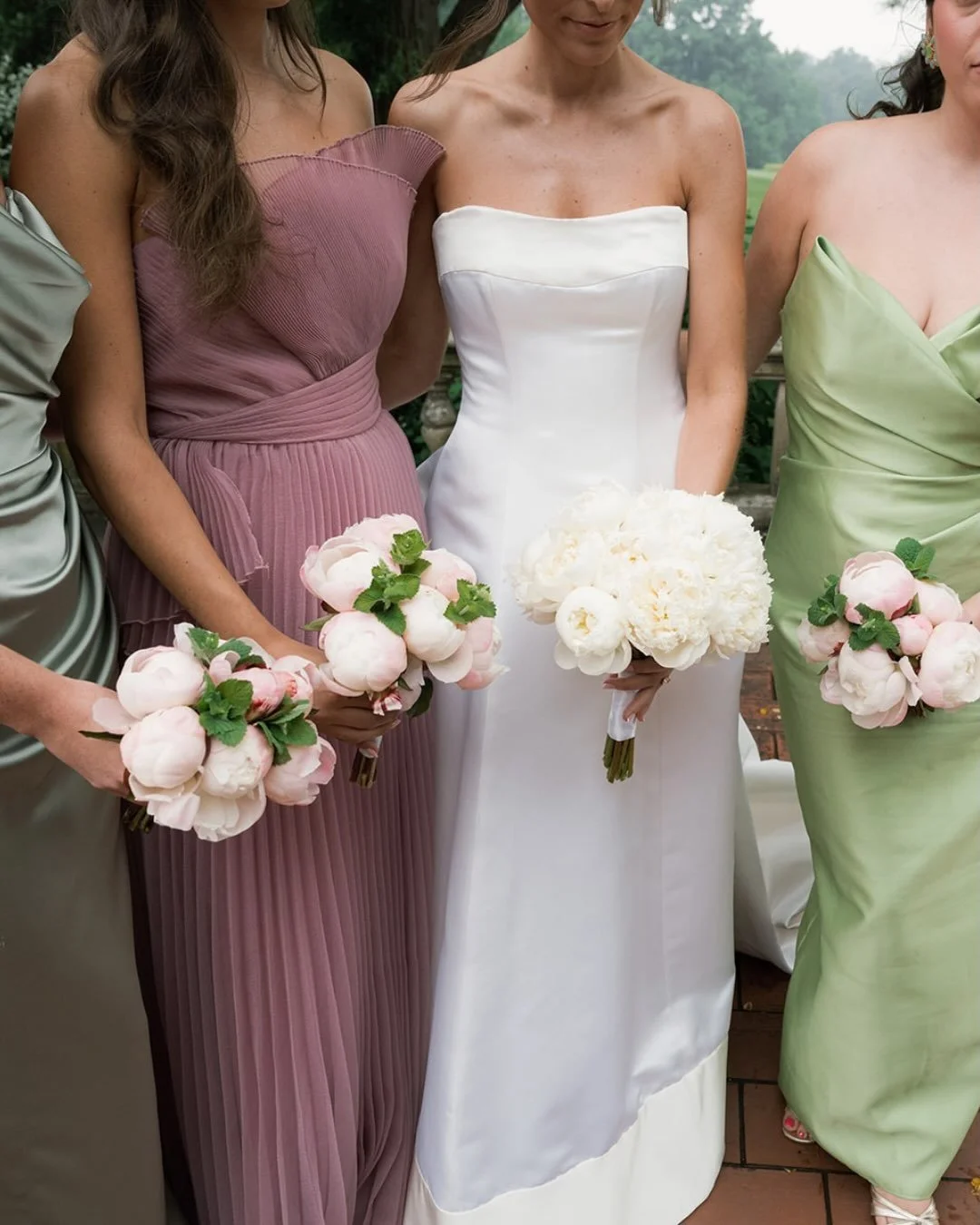 Timeless and elegant ✨ 

Sarah &amp; Benjamin 
July 18th, 2026

📸 @jennifercontiphoto 
Planning: @coppercricketevents 
Beauty: @latoyasantosbeauty 
Florals: @earthgardenflowers 
📍@wavenyhouseevents 

#ctbrides #summerwedding #weddingflorals #weddin