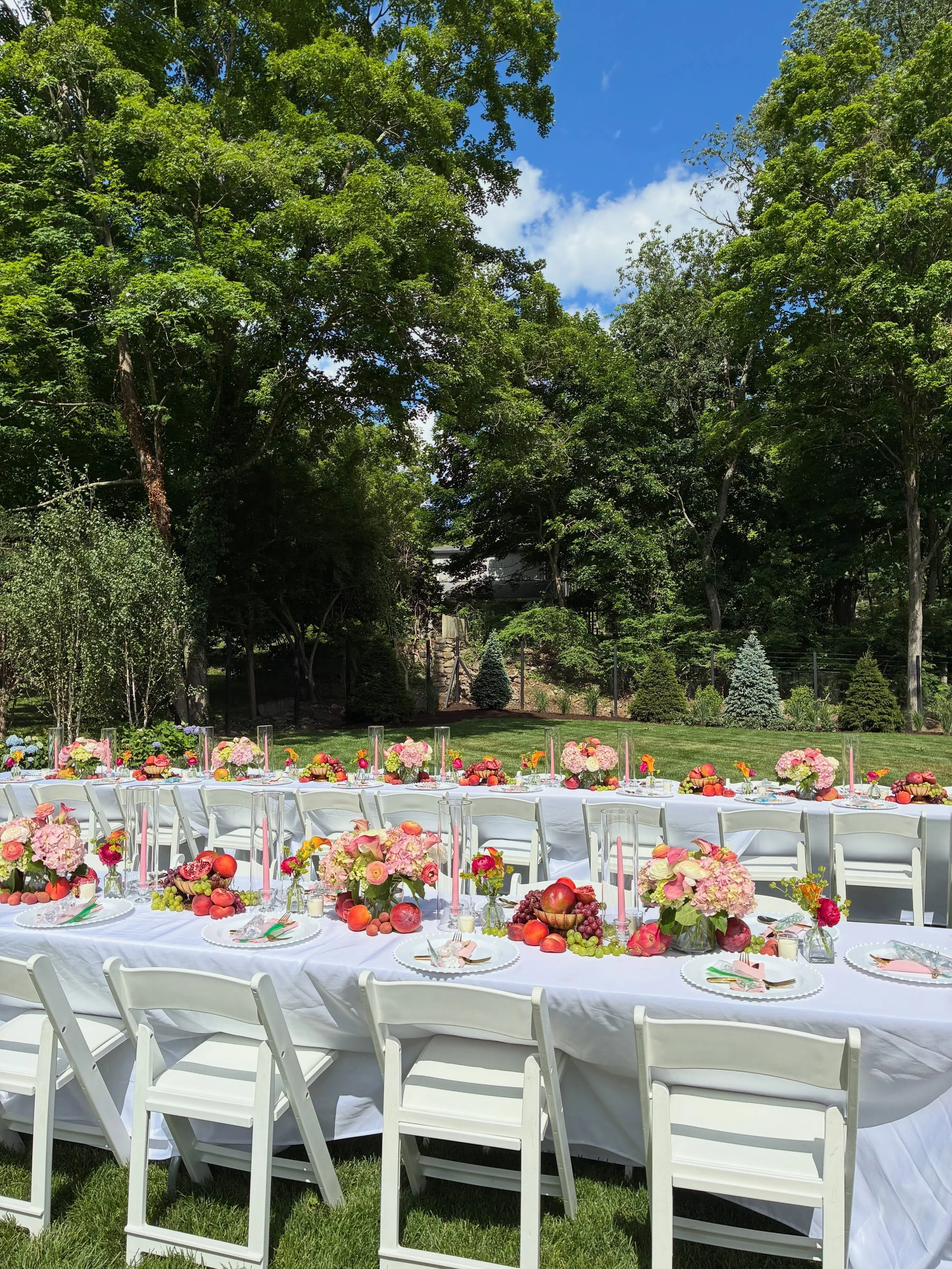 We got a little fruity for this backyard wedding

Flowers ✅ 
Candles ✅
Peaches 🍑 ✅
Dragonfruit ✅
Lychee ✅
Grapes 🍇✅

Cheers to Noelle &amp; Calvin! 
June 20th, 2026

📍New Canaan, Connecticut 
#backyardwedding #ctbride #ctwedding #weddingflorist #f