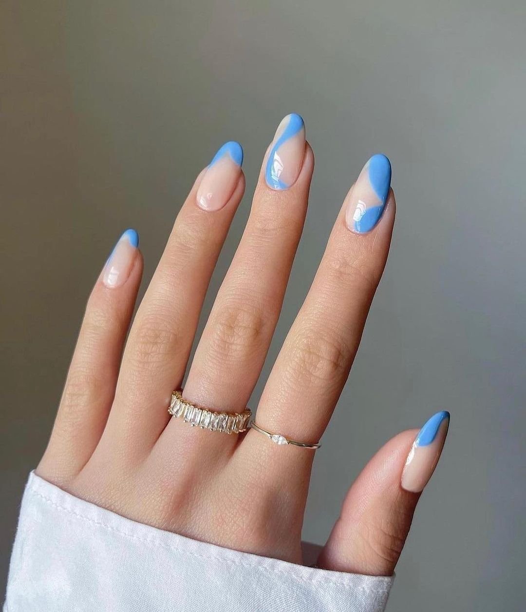 5 Dark Blue Holographic Nails Art Design Ideas | BeautyBigBang