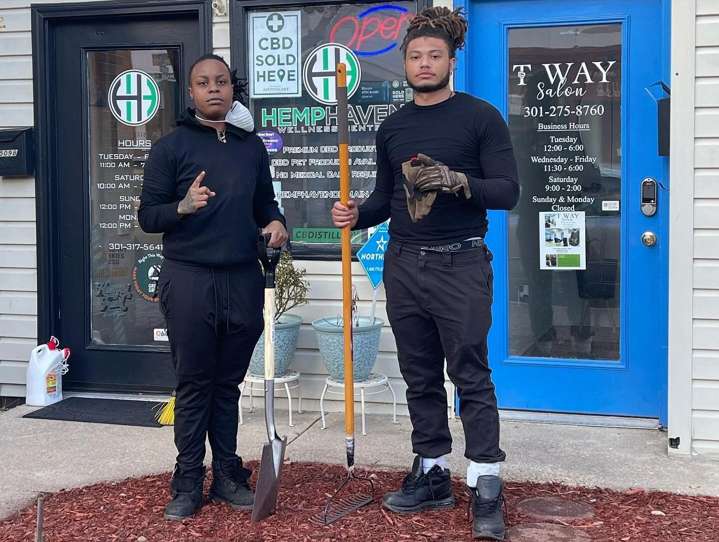 Thank you to my COO(chief operating officer) Angelique Rollins and shout out too @hemphavenwellnesscenter and there Owner(Mr. P) for supporting @choice1landz this was todays job #beforeandafter #Choice1turnsyourdreamintoreality