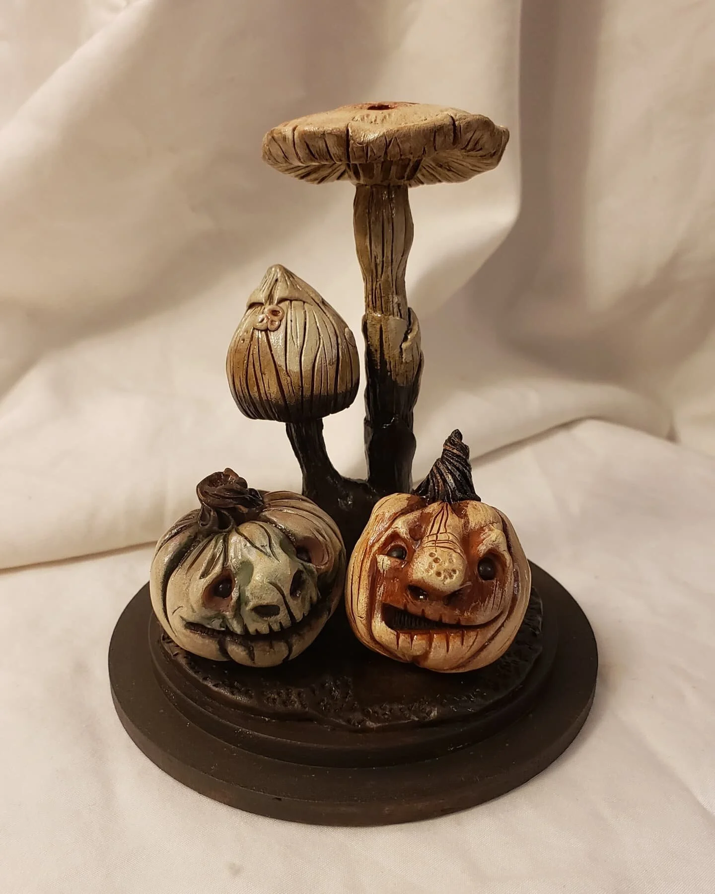 I went foraging tonight and found these little pumpkins. They look like some real fun guys. 🍄🎃

#art #artist #mushrooms #pumpkins #sculpture #ooak #handmade #polymerclay #sculpey #characterdesign #fairytales #folklore #foundwithintheshadows #yyjart