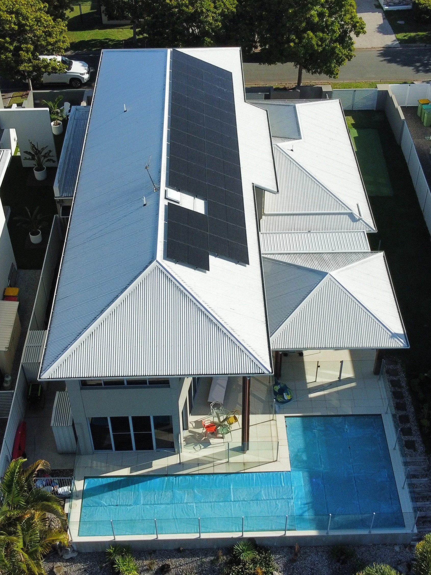 13.2kw install.
Jinko 475w Solar Panels
10kw Sungrow 3 phase inverter