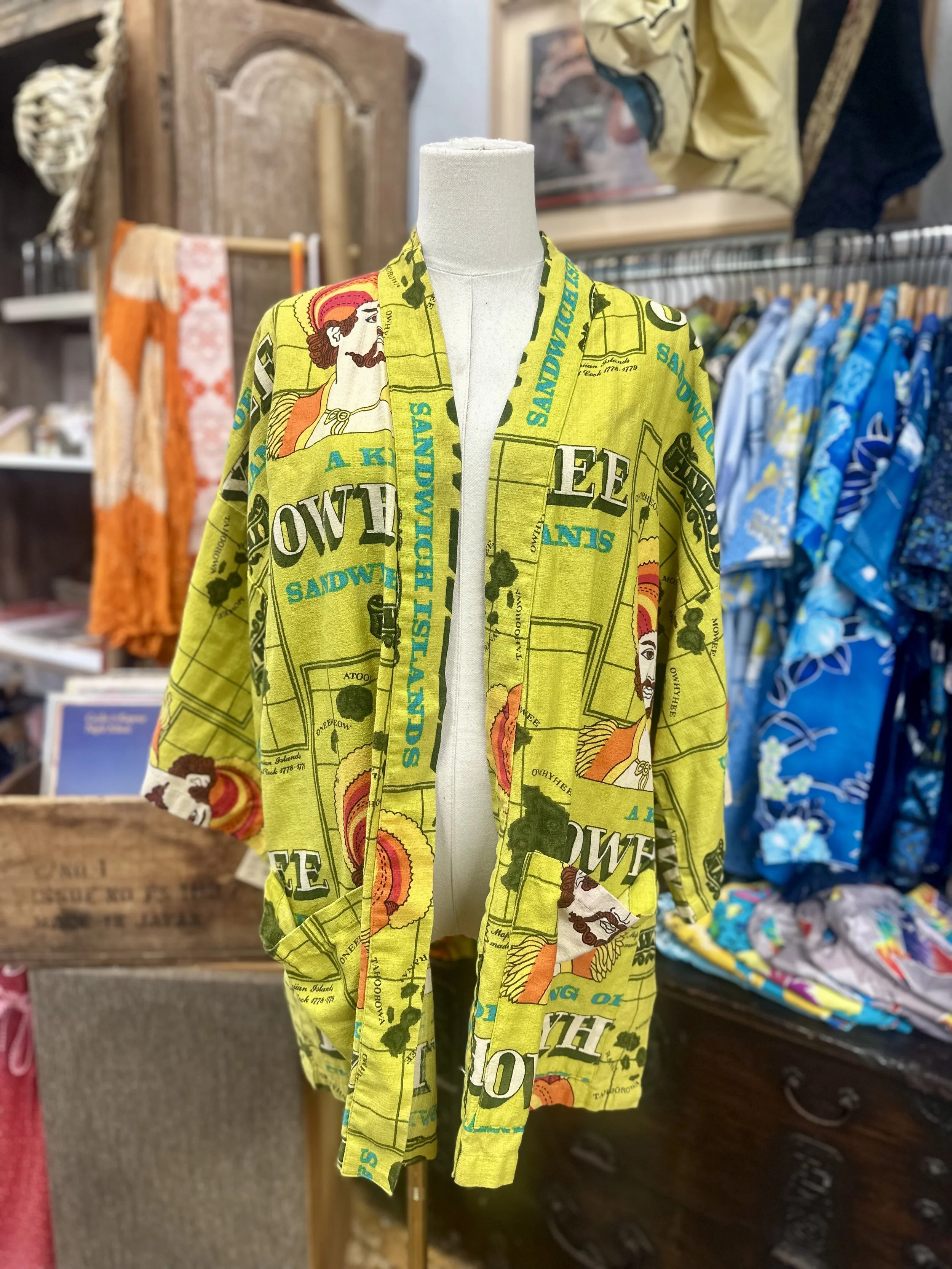 Vintage Sandwich Islands chief Barkcloth 1970s Kimono robe