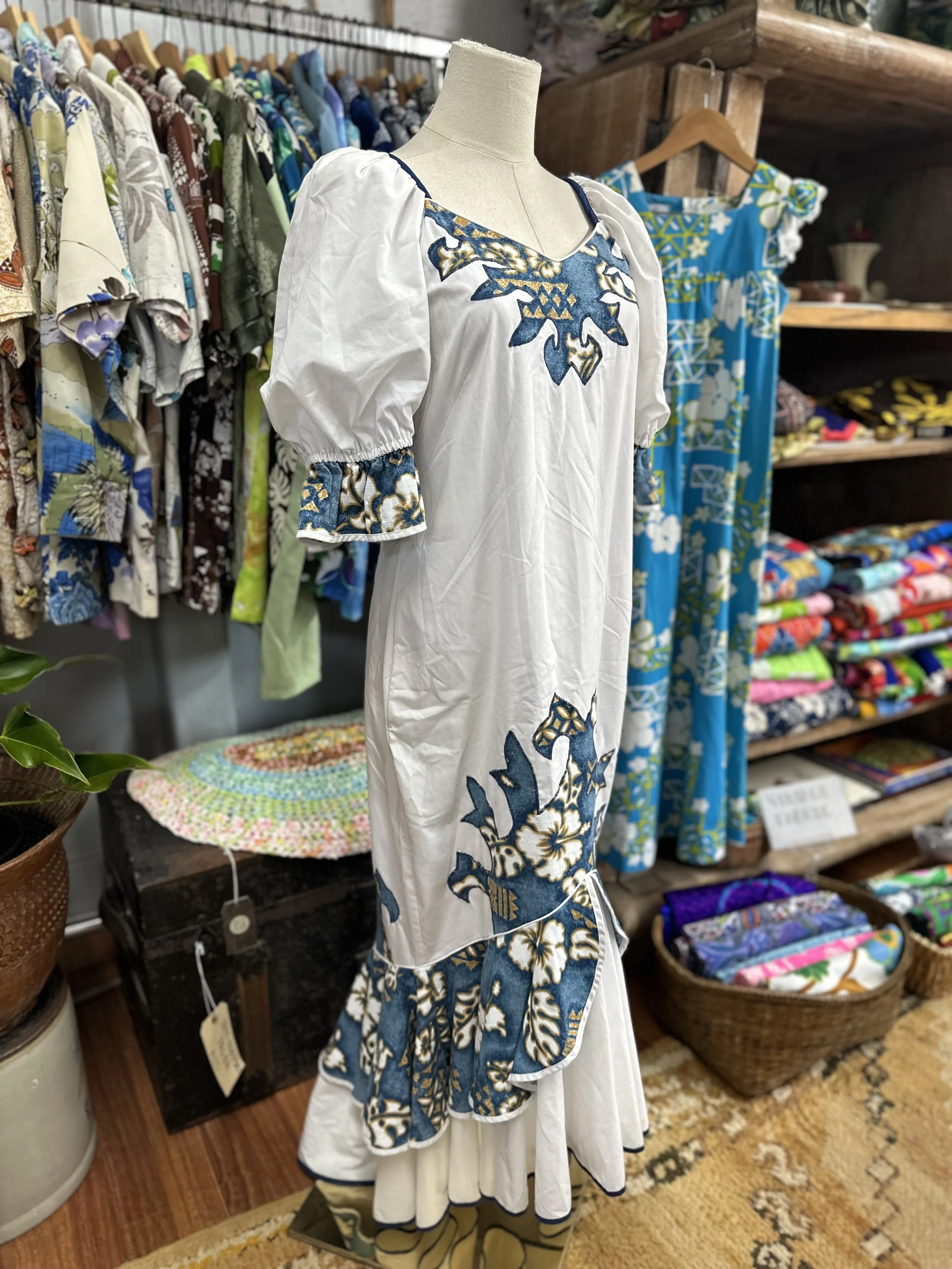 フラダンス 90s MAMO Muu Muu with Stole フラダンス 90s MAMO Muu Muu with Stole Shop | Fonda's Daughter