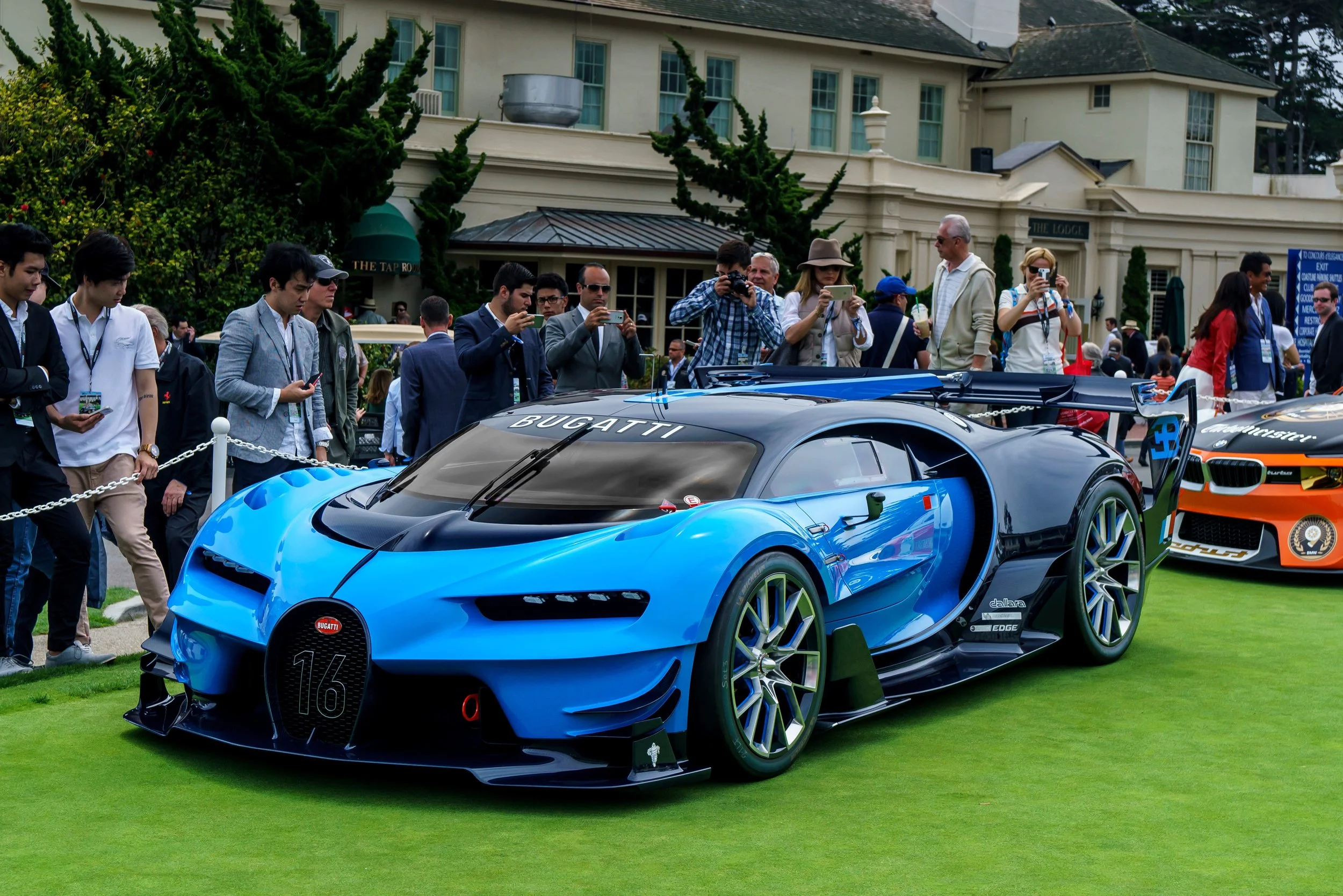imgi_33_01_bugatti_vision_gt_pebble_beach_concept_lawn.jpg