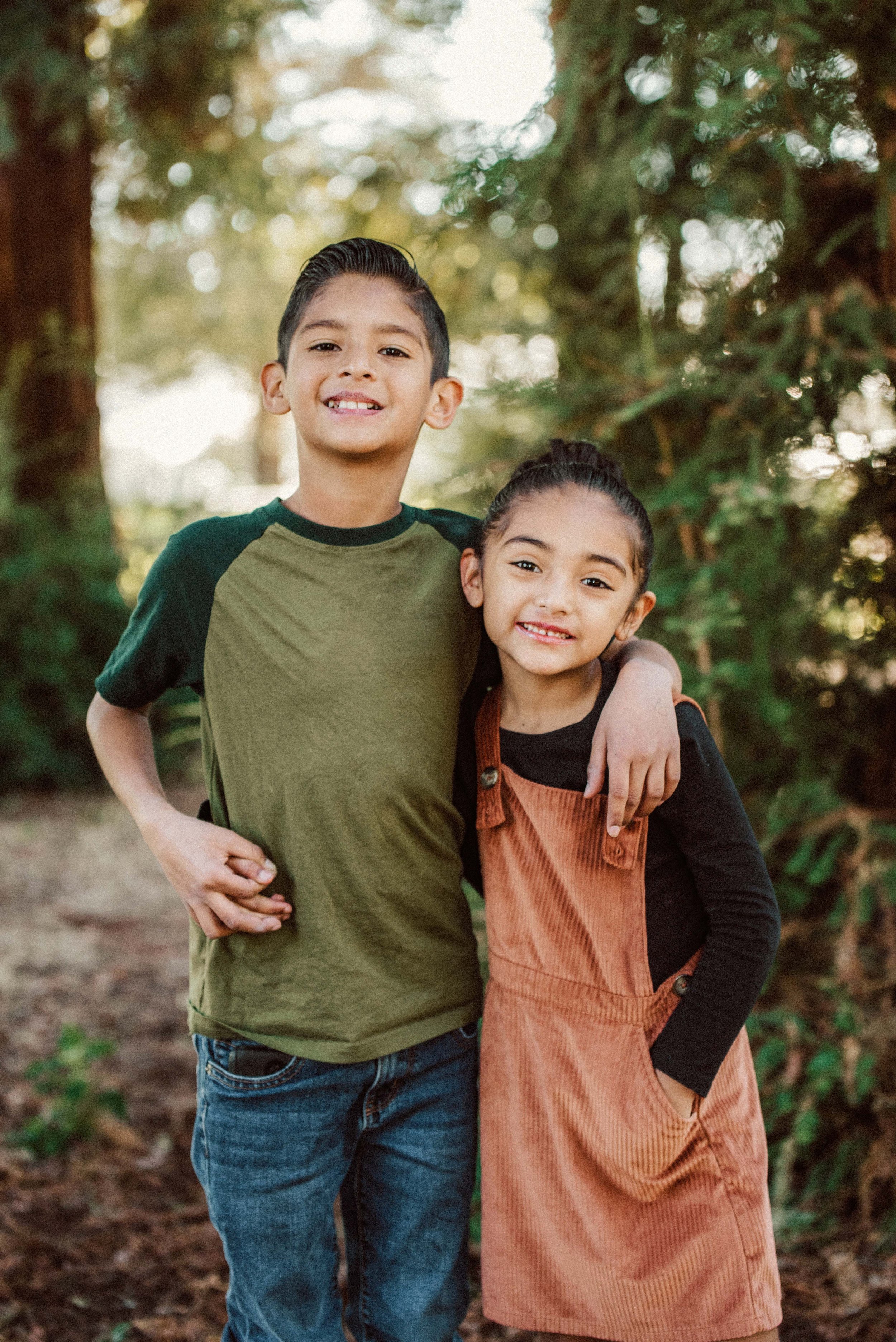 Christmas Sibling portraits - La Verne