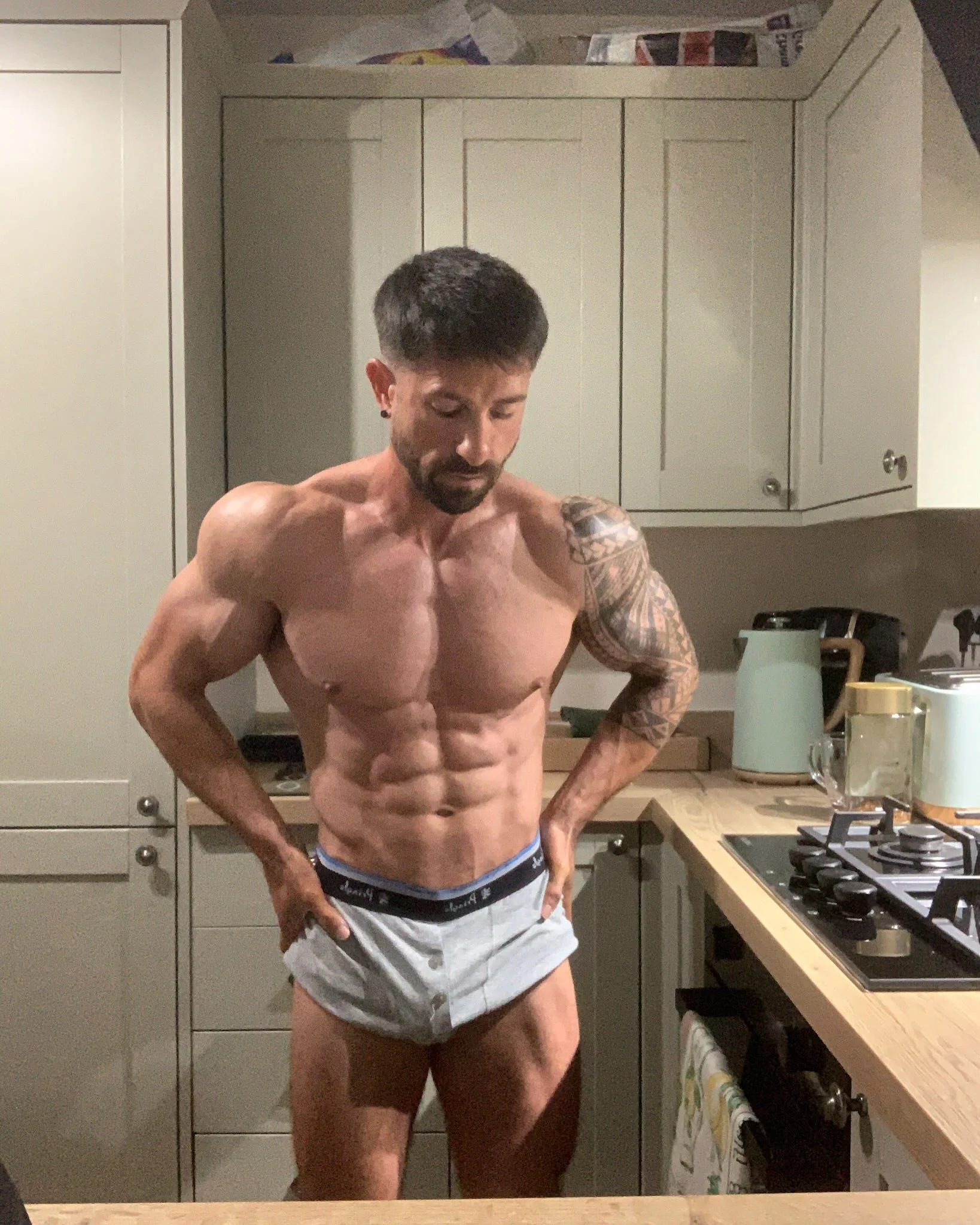 Shoot done this morning. 

Best shoot to date (I say this every time, but it was so sick)

Physique update at 04:30.
2 hour drive to Nottingham for 8am start.
Yasmin came with me to support me which meant a lot. 

She&rsquo;s been unreal again throug