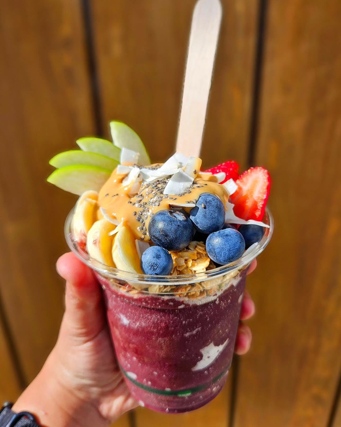 Wednesday vibes = Acai bowl 🫐🍓✅️

#coffeeshop #acai #foodie #yum #delicious #refreshing