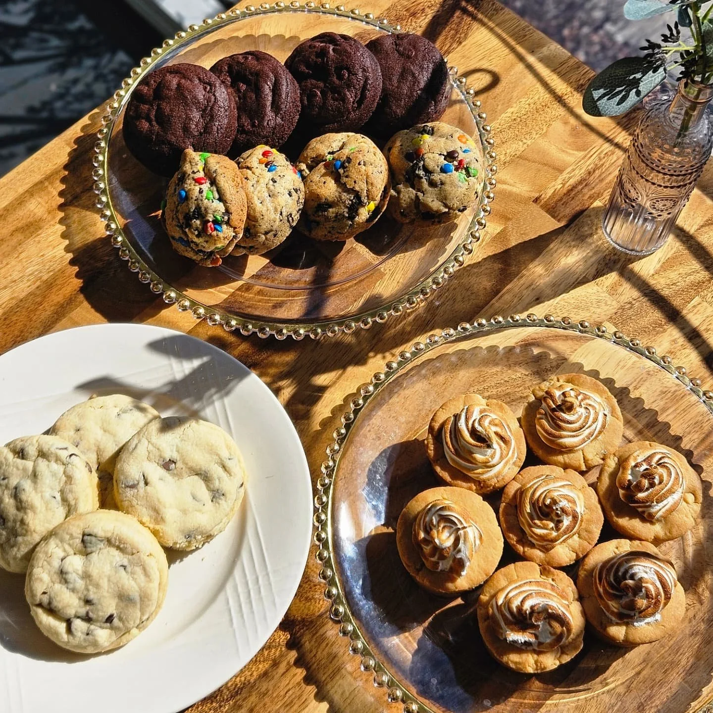 🚨NEW LOADED COOKIES ALERT🚨
Come &amp; try our new delicious cookies made by @coastalcrumbscentralcoast

#cookies #glutenfree #loadedcookies #cafe
#centralcoast