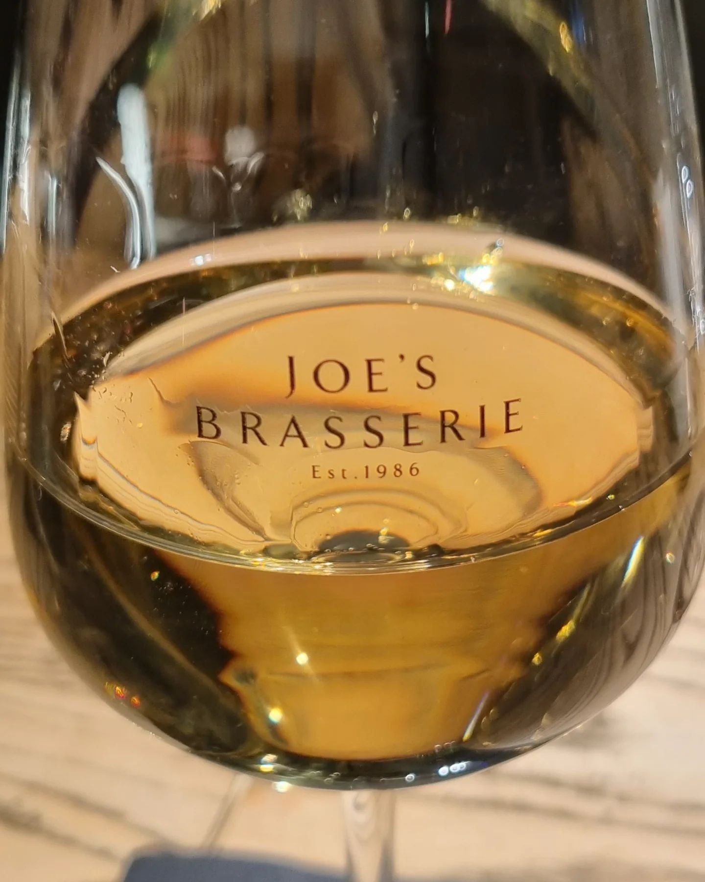 Beautiful glass of Macon-Villages @joes_brasserie. #whiteburgundy #maconvillages #winebar #winetime #joesbrasserie #wandsworthbridgeroad