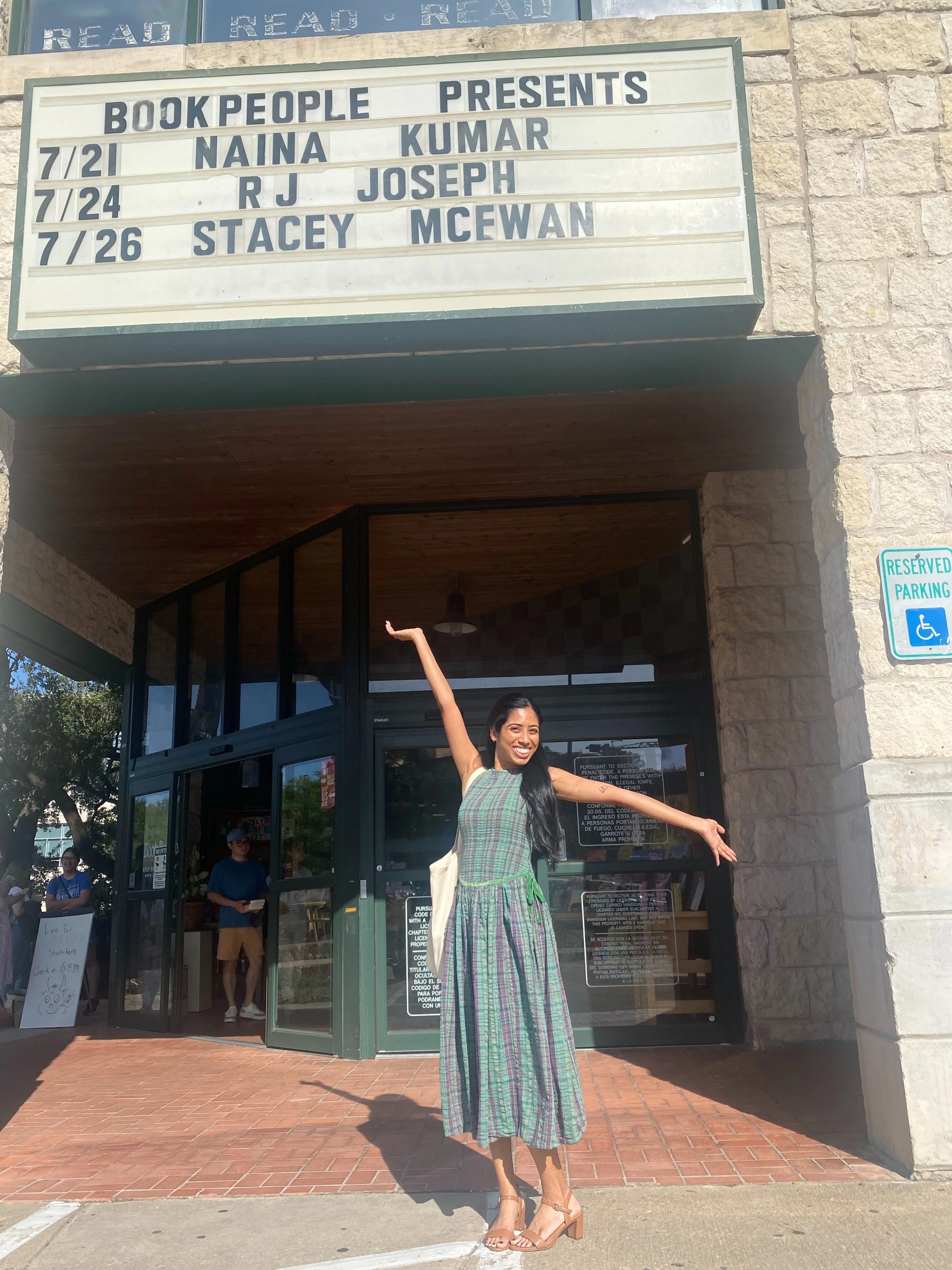AUSTIN!! I may not live here anymore, but every time I come to @bookpeople it feels like a homecoming! 

Truly the best pub day with some of my absolute favorite people on the planet!!! Thank you to the kind and generous @alexandravasti and @writersh