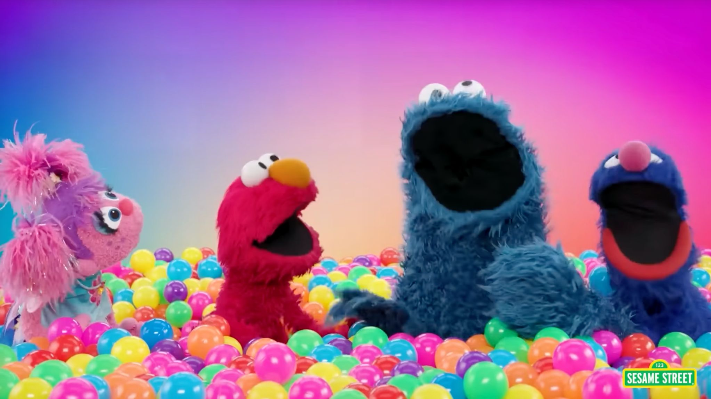 Sesame Street x Bounce Patrol
~ Used stickers and attached balls to a bin to create the illusion of a ball pit on screen