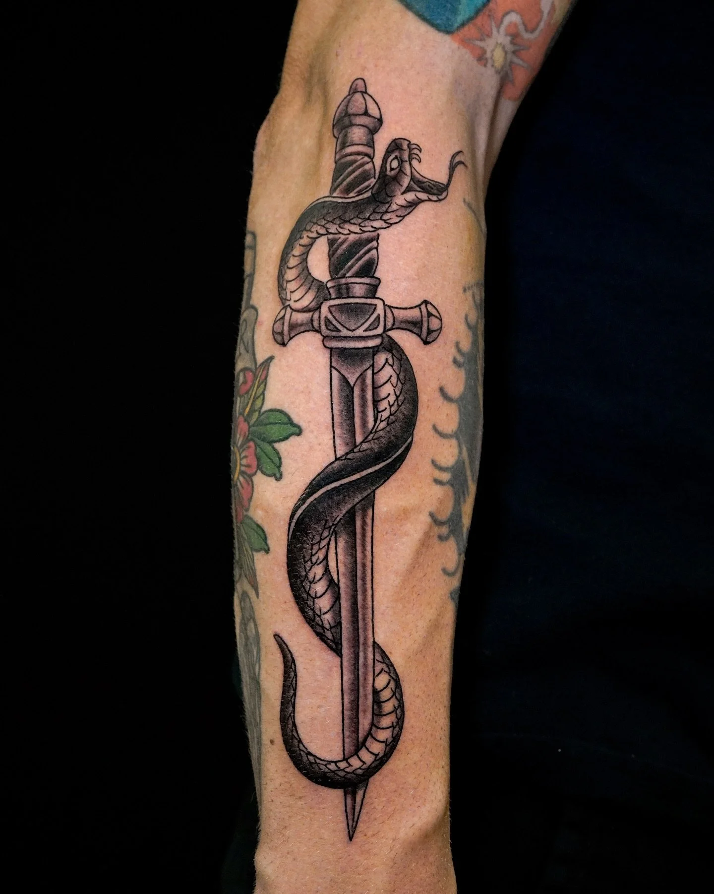 Snake and dagger by @kylehoffarth To book with Kyle, message him directly.

#kelownaliving #okanaganlife #okanaganlifestyle #kelownabusiness #illustrativetattoo #illustration #illustrator #tattoo #kelowna #kelownabc #kelownatattoo #okanagan #okanagan