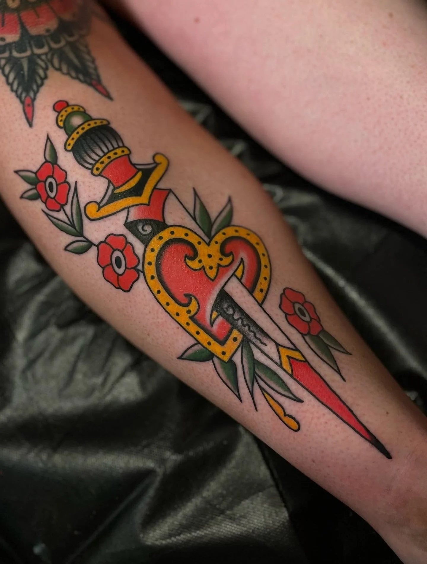 Dagger heart combo by @loucifer.tattoo To book with Lou, message him directly.

#tattoo #kelowna #kelownabc #kelownatattoo #okanagan #okanaganbc #okanagantattoo #okanagan #kelownaliving #okanaganlife #okanaganlifestyle #kelownabusiness #traditionalta