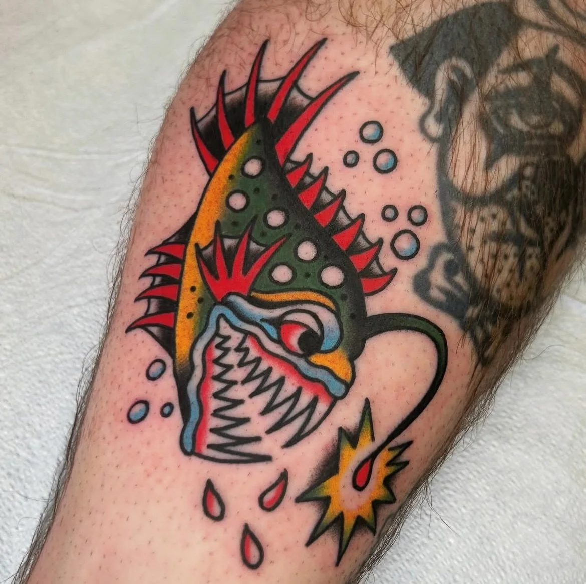 Anglerfish by @loucifer.tattoo To book with Lou, message him directly.

#kelowna #kelownatattoo #okanagantattoo #fishtattoo #anglerfish
