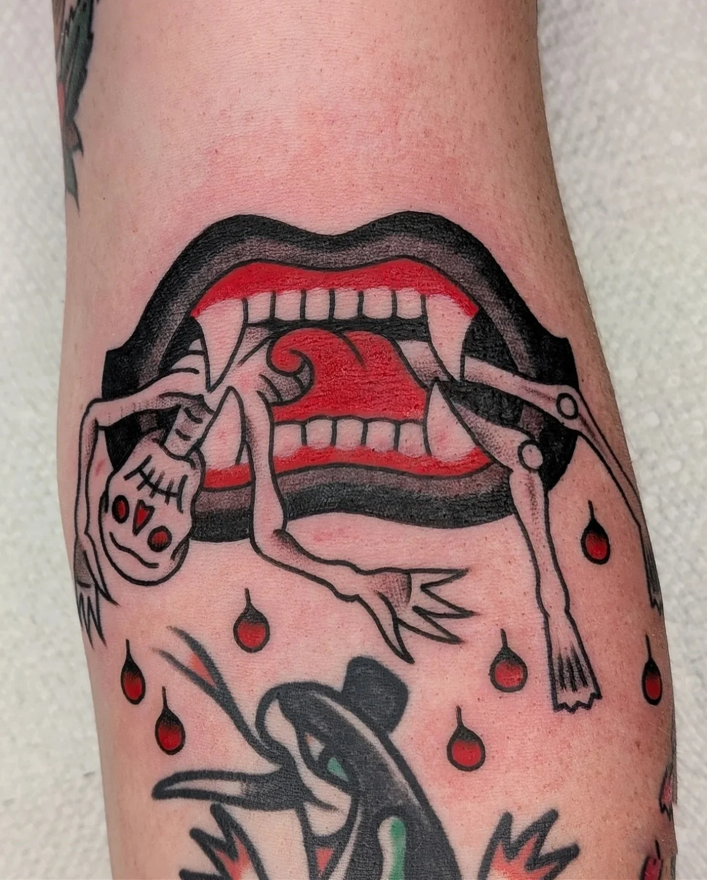 Hell mouth by @sir.fry To book with Tristen, message him directly.

#kelowna #kelownatattoo #okanagantattoo #tibetantattoo