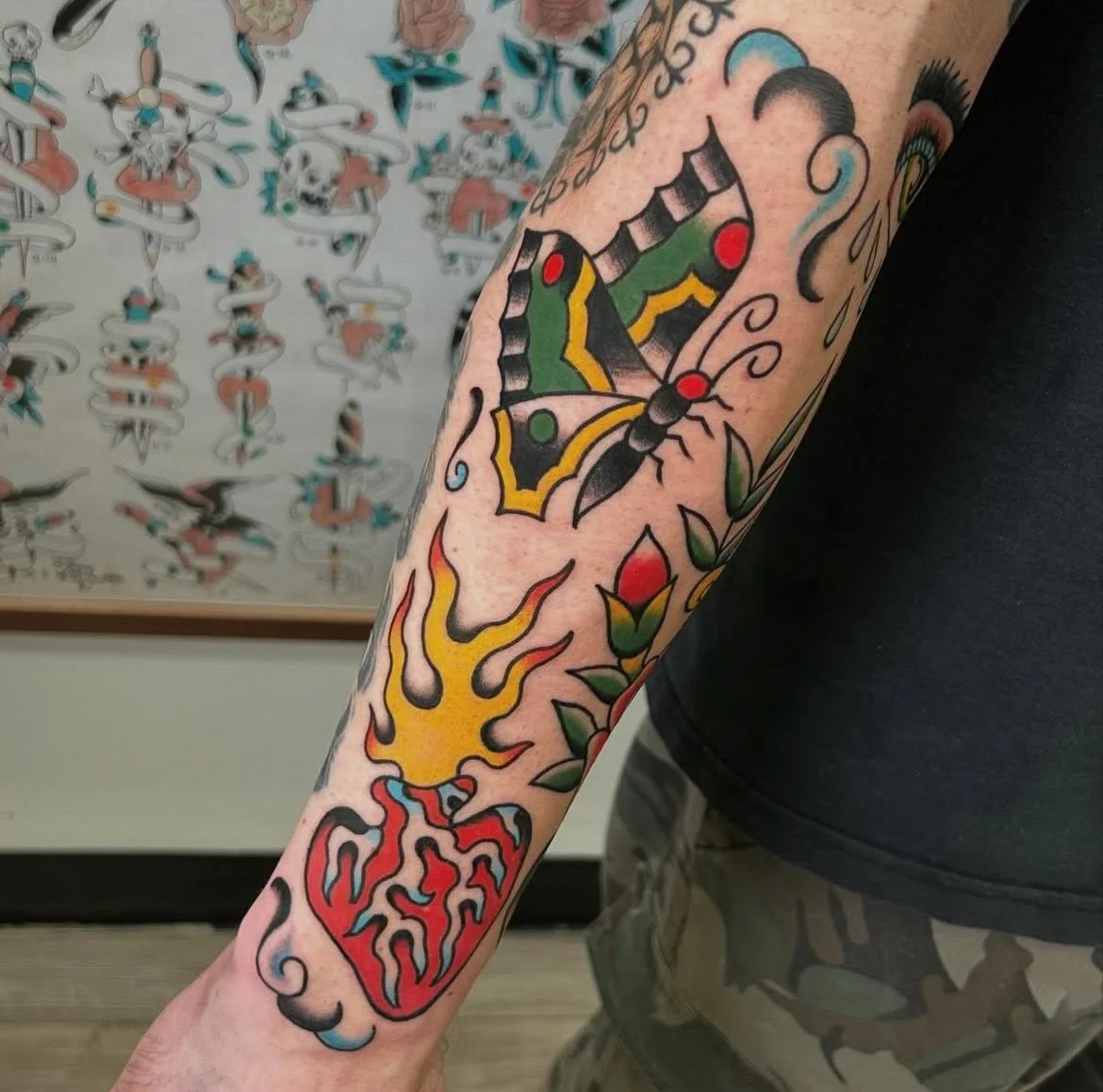 Trad stack by @loucifer.tattoo To book with Lou, message him directly.

#kelowna #kelownatattoo #okanagantattoo #traditionaltattoos