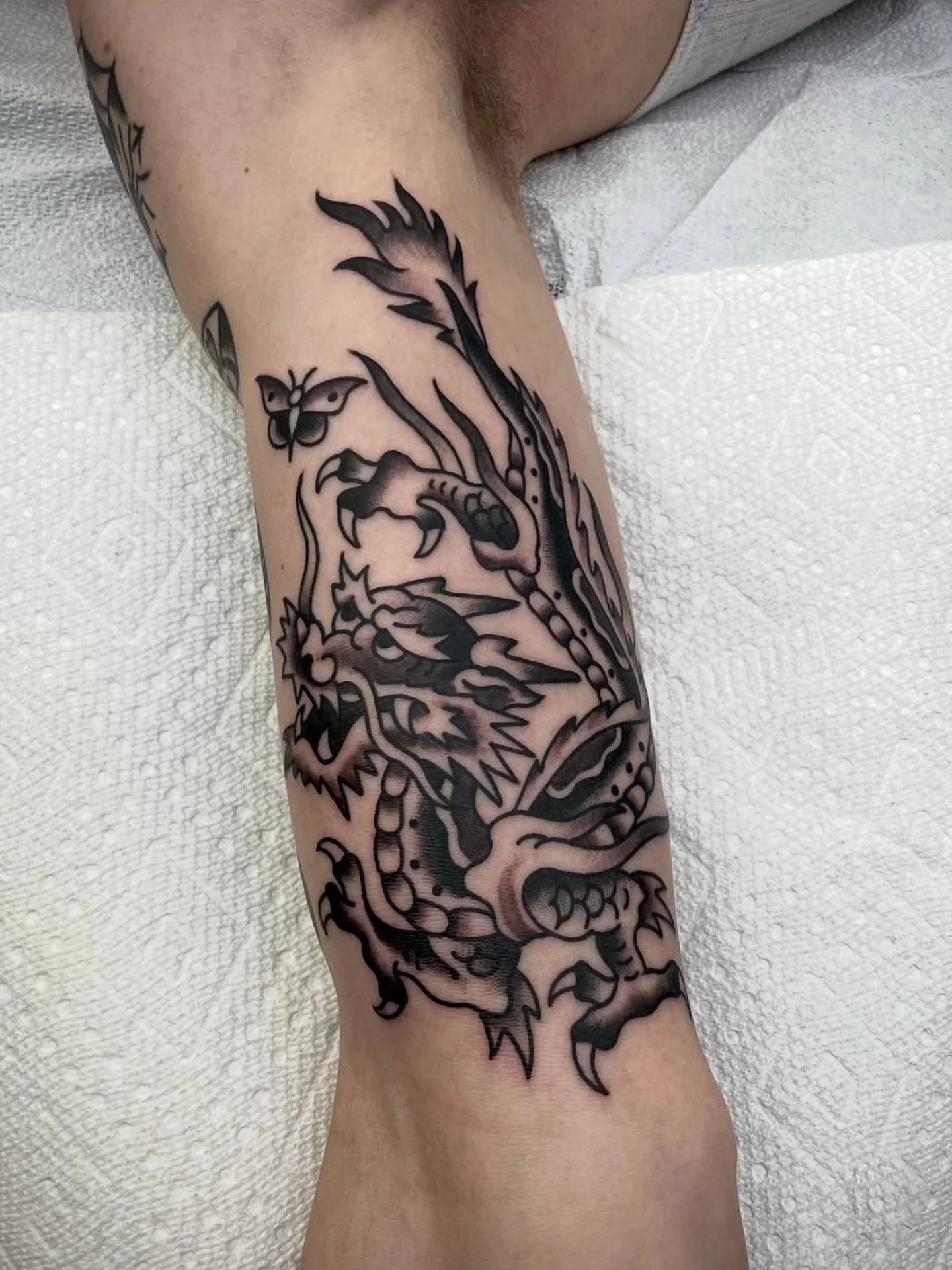 Dragon by @_andrew.mcdonald_ To book with Andrew, message him directly.

#kelowna #kelownatattoo #okanagantattoo #dragontattoo