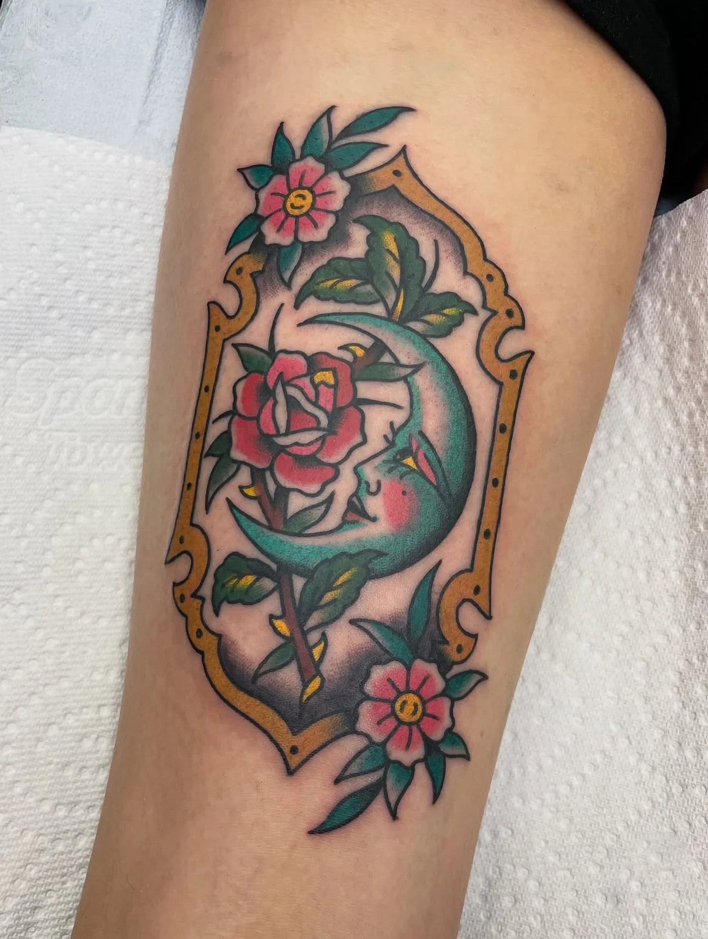 Moon by @_andrew.mcdonald_ To book with Andrew, message him directly.

#kelowna #kelownatattoo #okanagantattoo #moontattoo