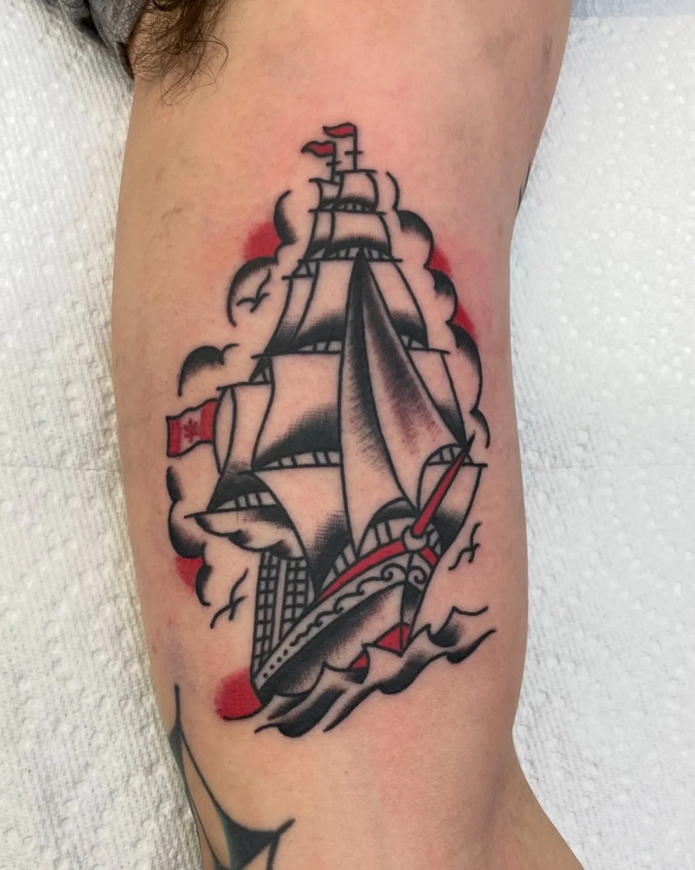 Tall ship by @_andrew.mcdonald_ To book with Andrew, message him directly.

#kelowna #kelownatattoo #okanagantattoo #tallshiptattoo