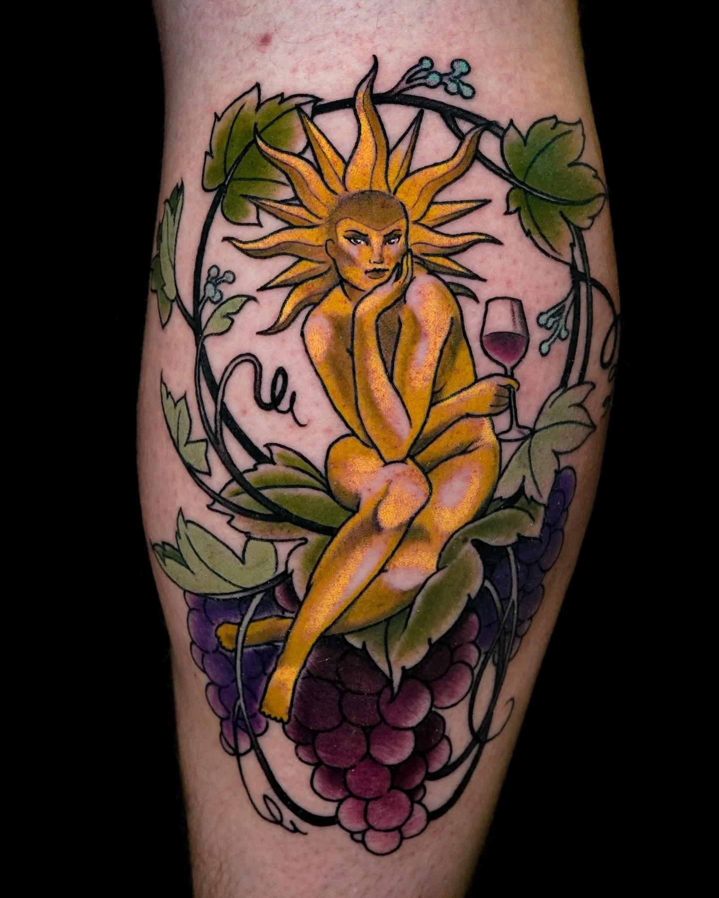 Wine goddess by @kylehoffarth To book with Kyle, message him directly.

#kelowna #kelownatattoo #okanagantattoo #winetattoo