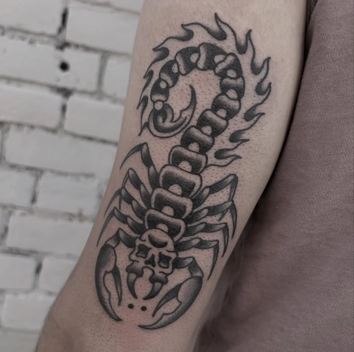 Scorpion by @loucifer.tattoo To book with Lou, message him directly.