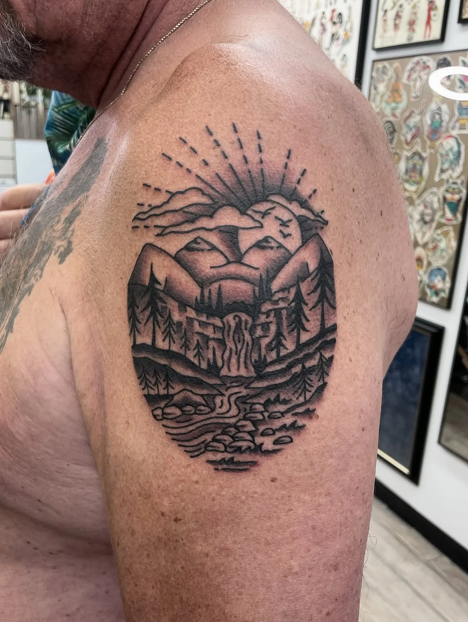 Mountain scene by @_andrew.mcdonald_ To book with Andrew, message him directly.