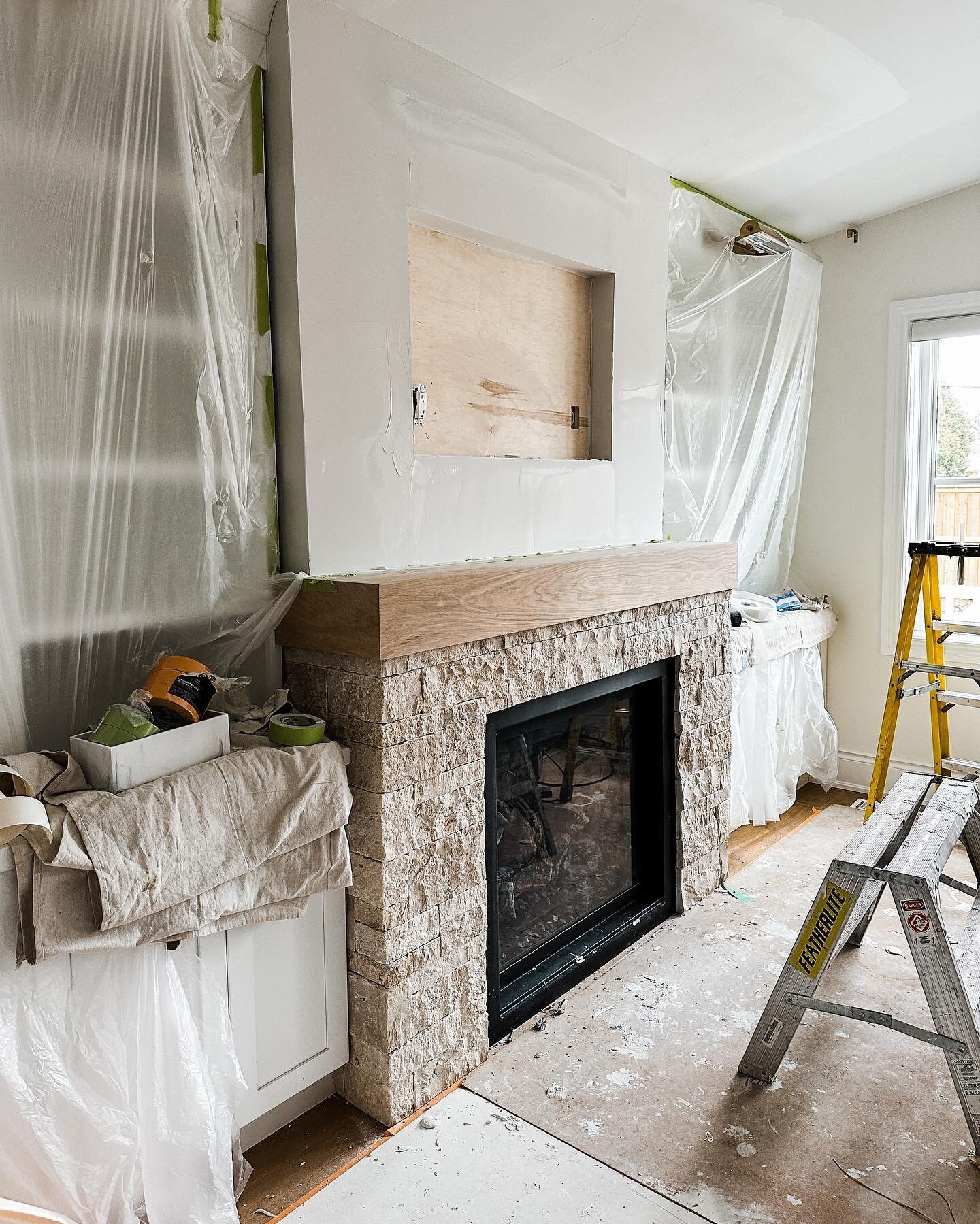 The evolution of a fireplace remodel&hellip; but backwards.

Swipe swipe swipe &gt;&gt;&gt;

Tootin&rsquo; my own horn, but it looks much better this way. Don&rsquo;t you agree?

#HomeBetter #FireplaceMakeover #FireplaceRemodel #FireplaceRenovation #