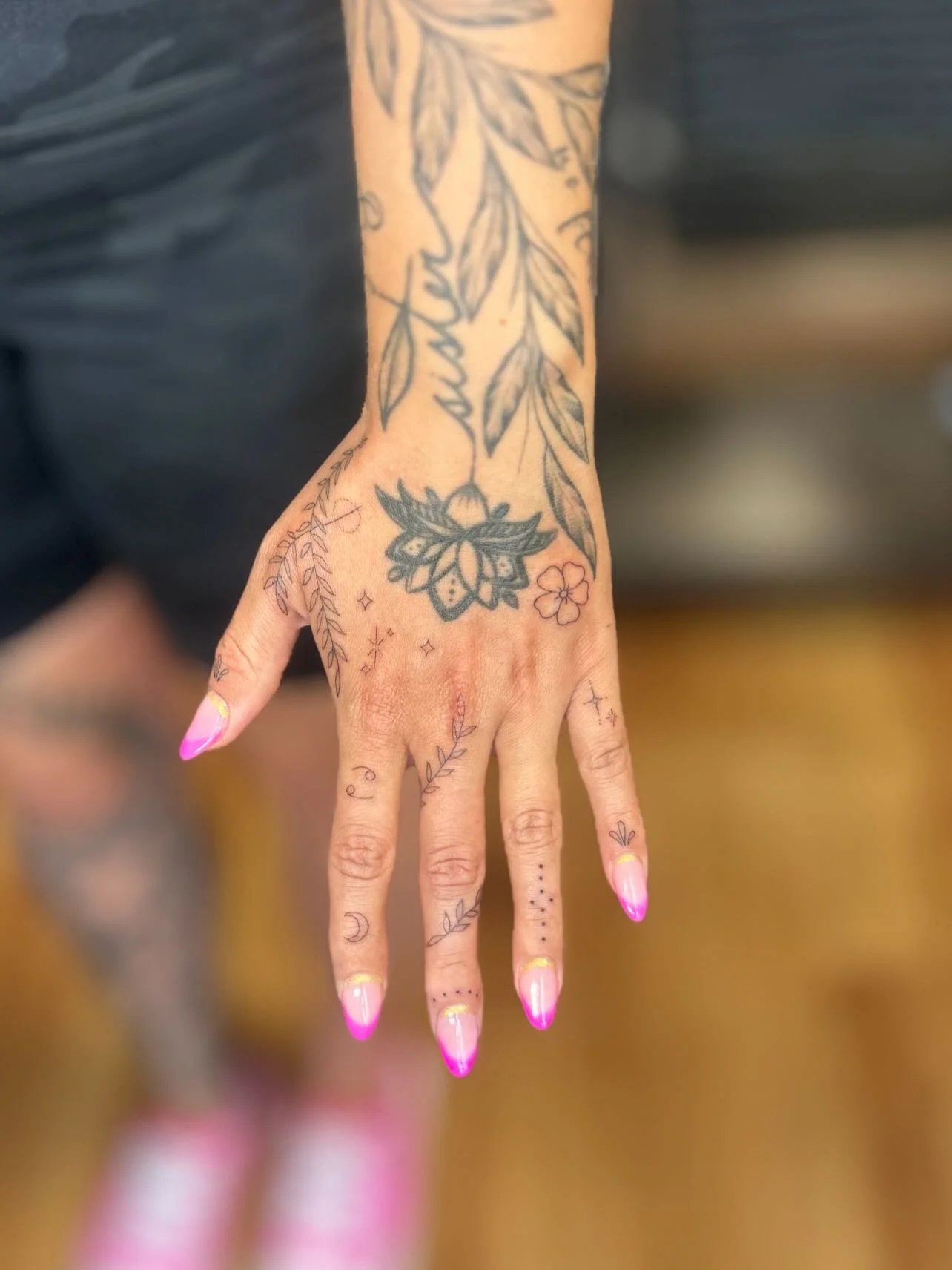 Love me some patch work hand tattoos!🤚🏻🤚🏻 #tattoo #tattoos #tattooartist #yqrtattoo #yqrtattoos #yqrtattooartist #yqrtattooartists #handtattoo #handtattoos #yqrtattooapprentice
