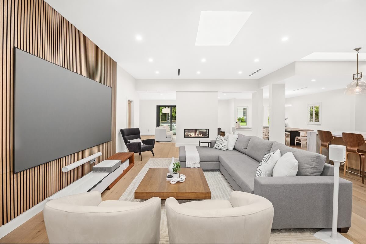 Imagine waking up to this beautiful open-concept living space + kitchen every morning 🤩 Coram is here to build your vision. Inquire on our website 💻