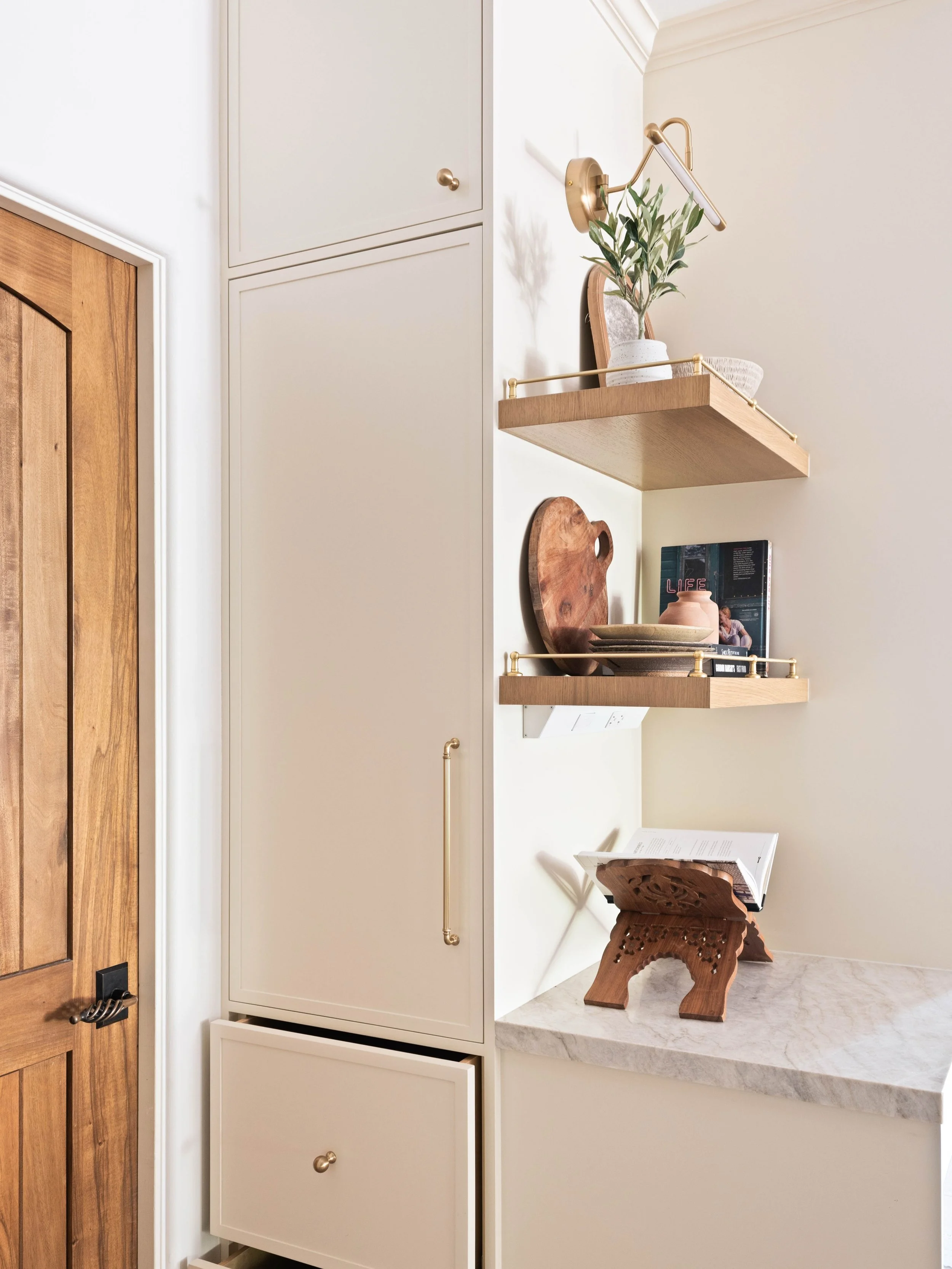 Soft neutrals, warm wood, and thoughtful details - we aim to create spaces that are functional and beautifully curated 🤎 

#kitchendesign #customcabinetry #homerenovation