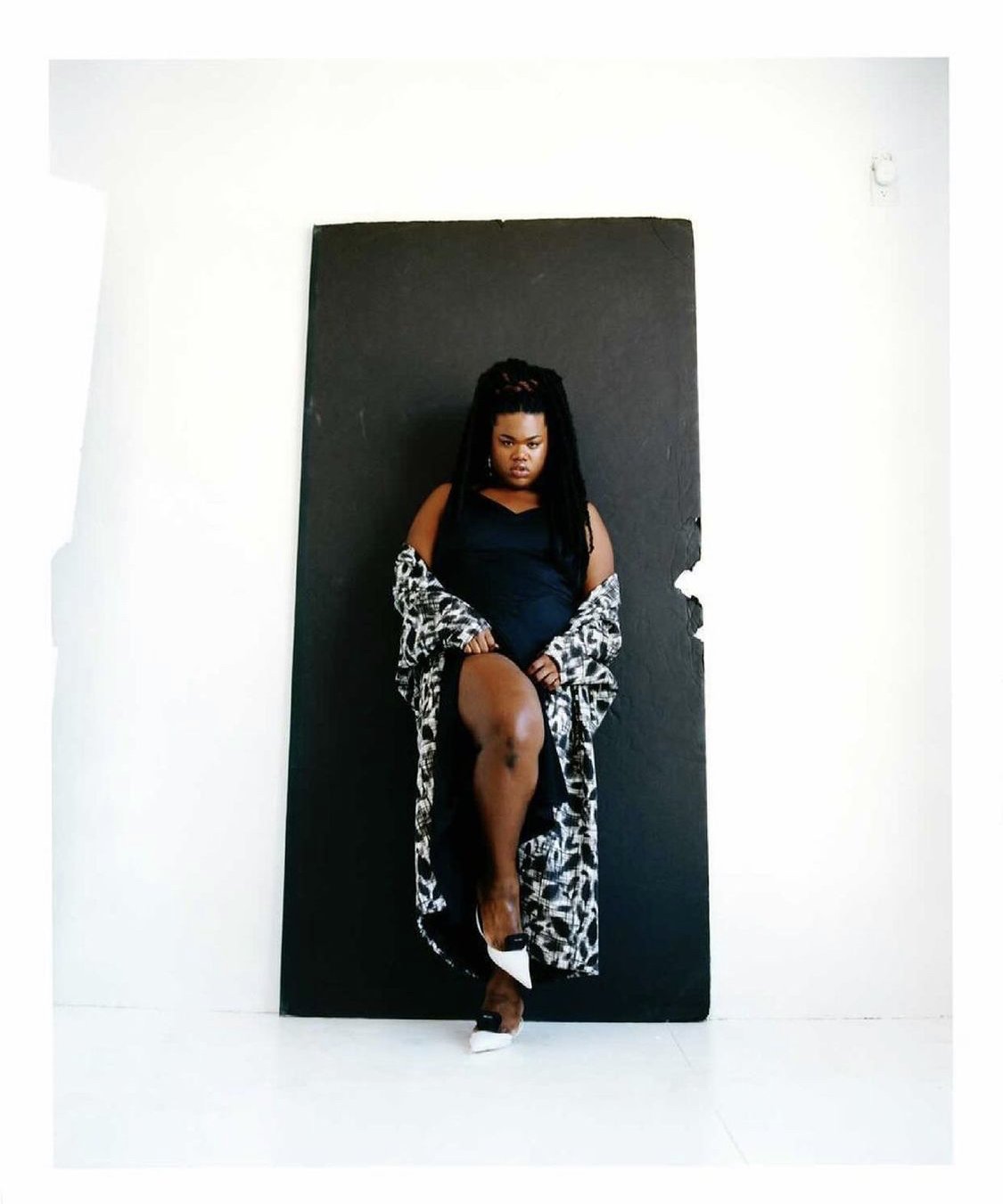 The Greatest Magazine
Jari Jones
| Myles Loftin - Photographer |
Scott Shapiro - Fashion Editor/Stylist |
Danni Moye-Honeyman & Tevin Consiglio - Assistant Stylist |
Jari Jones - Model |
Source: thegreatestmagazine.com
Published: April 2021